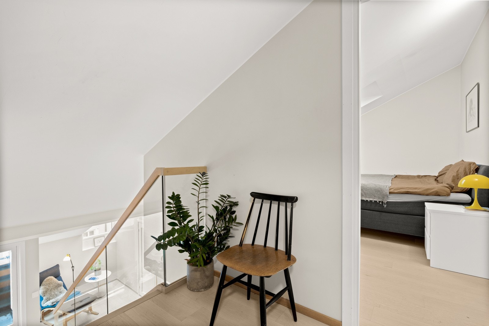Hemsen har et totalt gulvareal på 23 m². Oppgitt areal er uten hensyn til skråtak/takhøyde m.m. Galleribilde