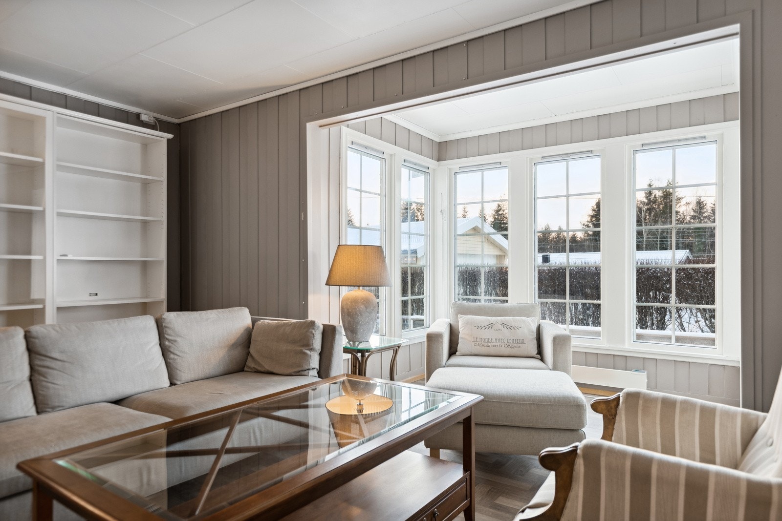 Stilig karnapp med plass til godstolen. Galleribilde