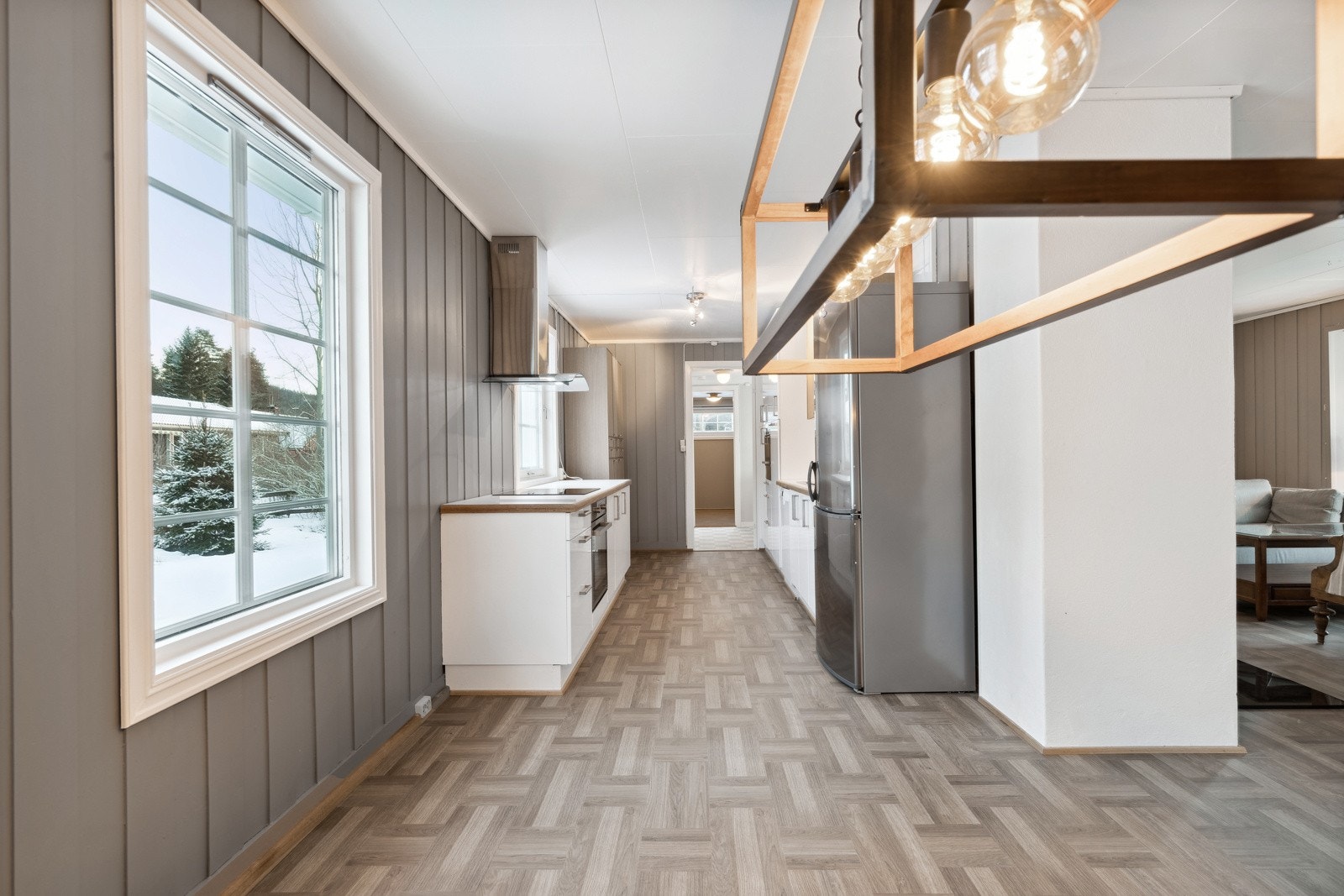 Fra kjøkkenet er det adkomst til vaskerommet, samt utgang ut. Galleribilde