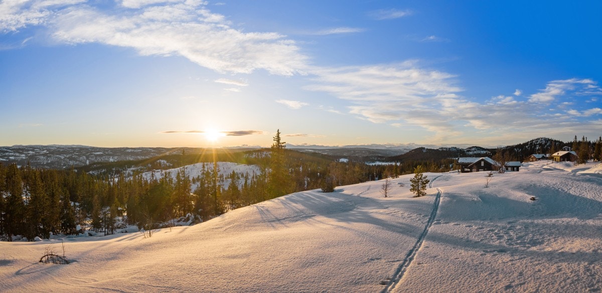 Naturen og terrenget frister til både fot- og sykkelturer. Det finnes merkede stier opp til flere fjelltopper og varder. I tillegg kan Aurdalsåsen by på et omfattende løypenett som passer godt for både store og små. Galleribilde