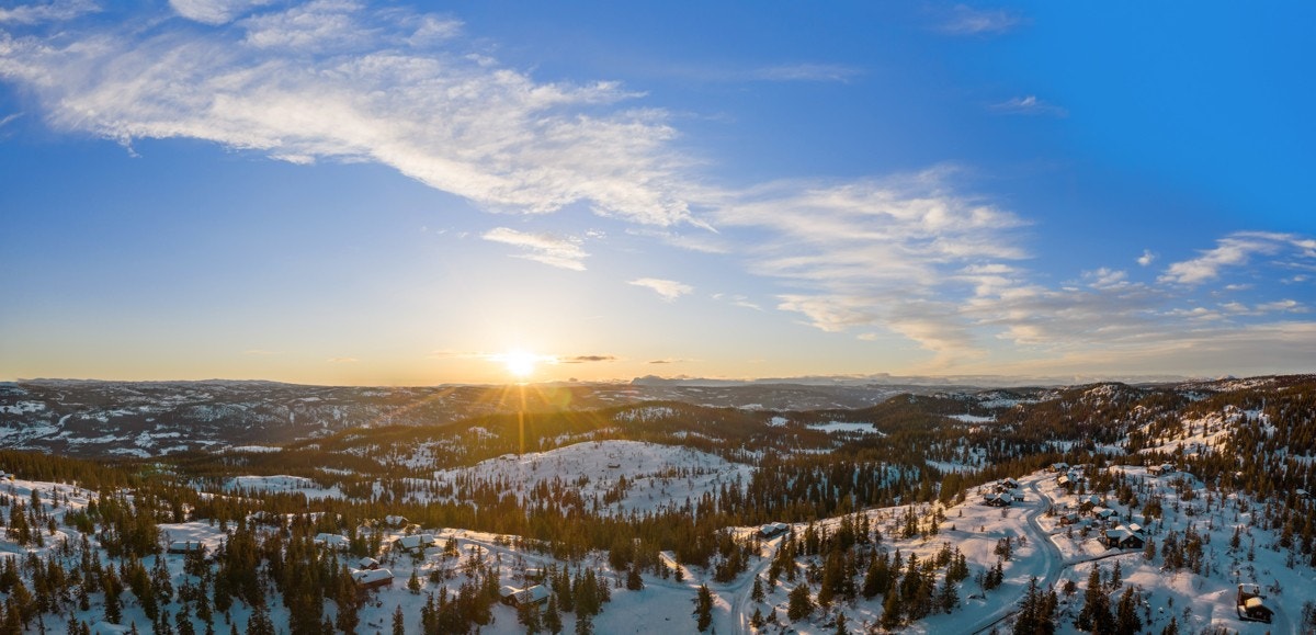 Her kan en senke skuldrene og slappe av i idylliske og usjenerte omgivelser. Fra eiendommen har man utsikt til Skogshorn og Hemsedalsfjellene. Galleribilde