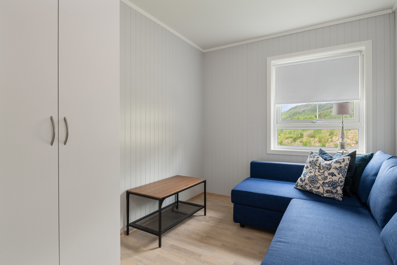 Soverom 2 med plass til seng og garderobe. Galleribilde