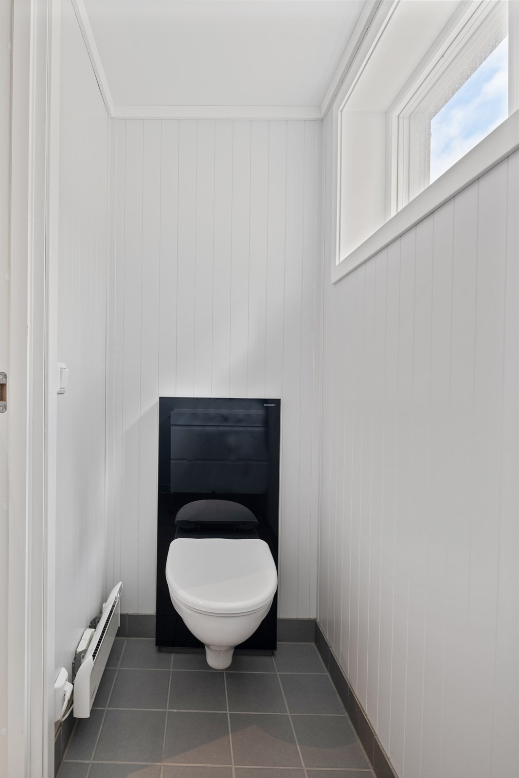 Gjestetoalett med håndvask. Galleribilde