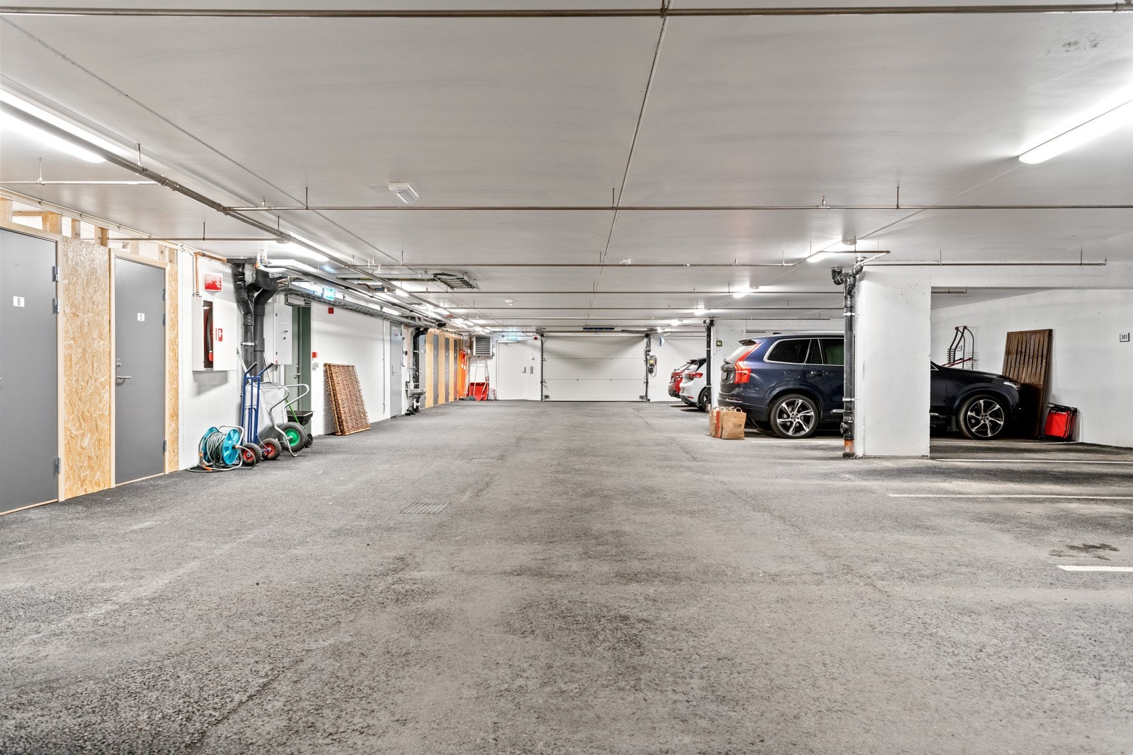 Leiligheten har tilhørende garasjeplass og bod i oppvarmet kjeller. Galleribilde