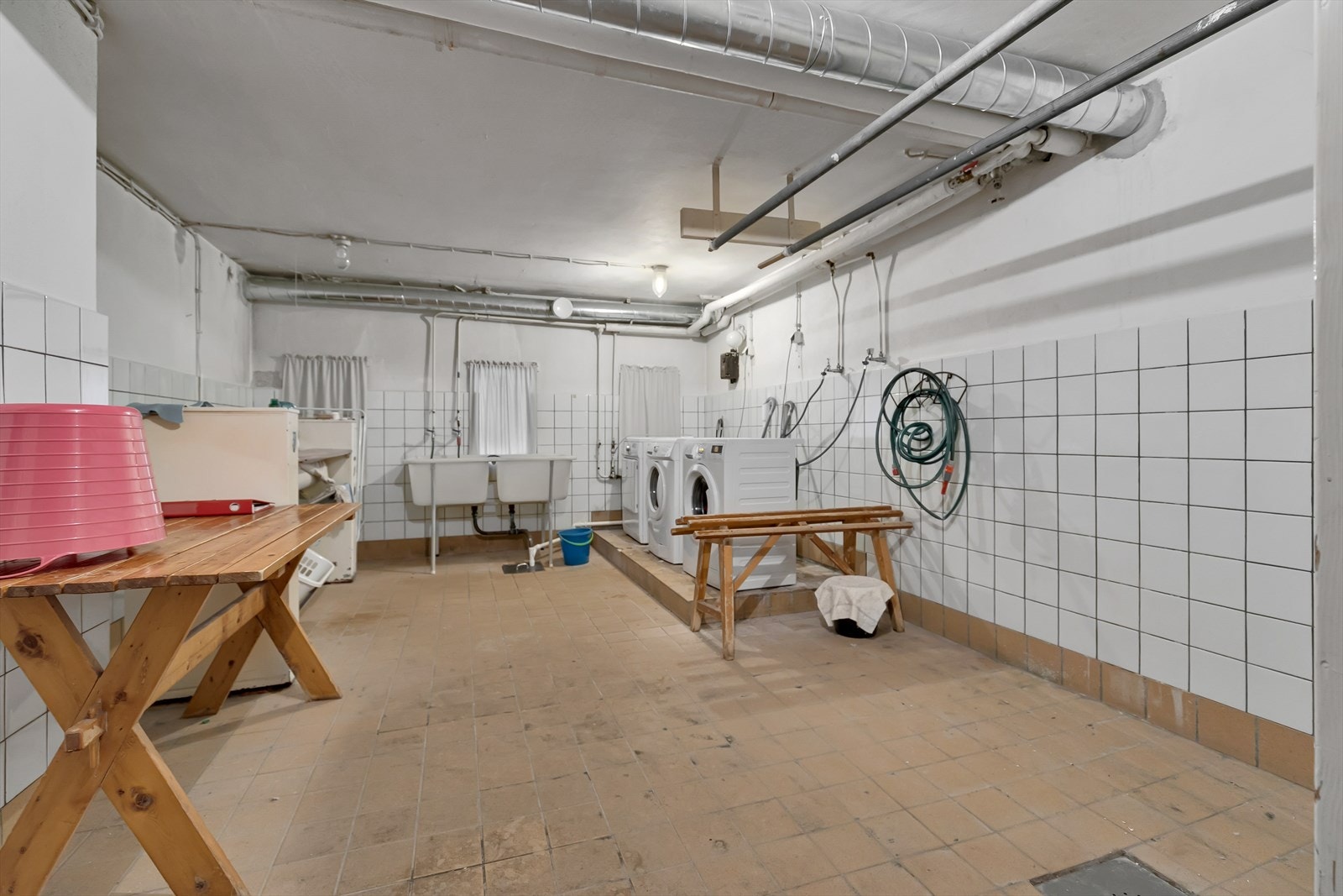 Fellesareal med bl.a. vaskerom, boder, verksted og møterom Galleribilde