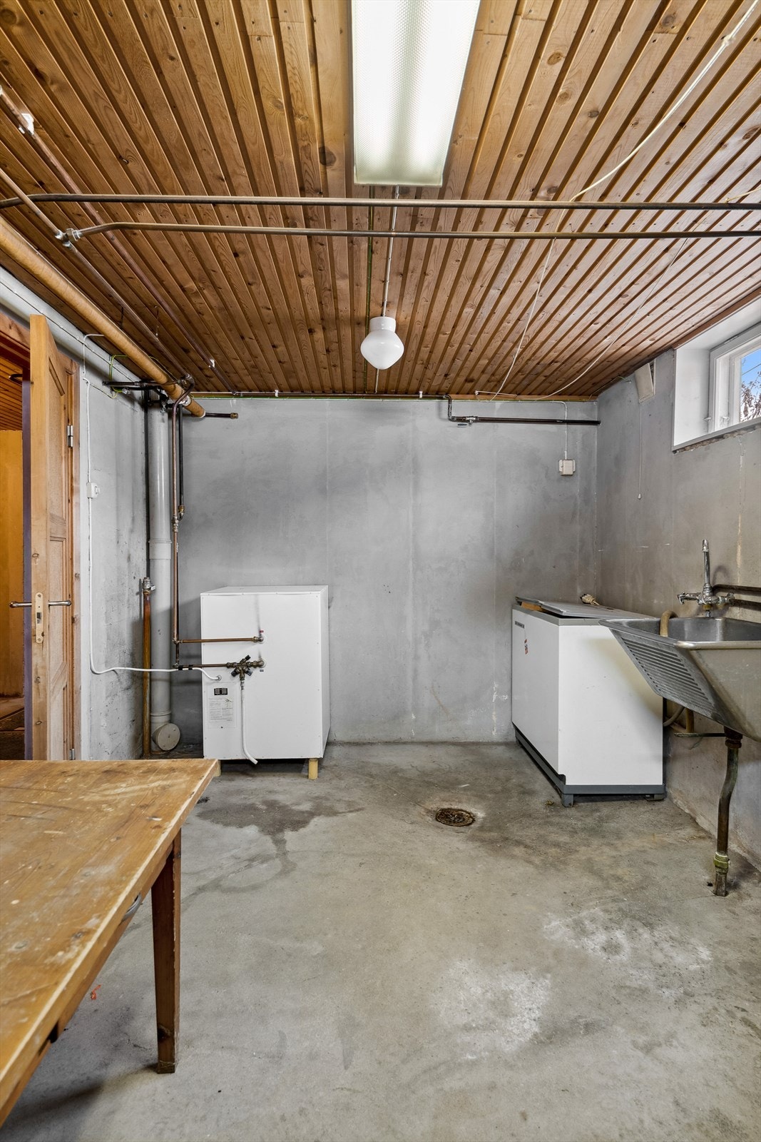 Grovt vaskerom i kjeller. Galleribilde
