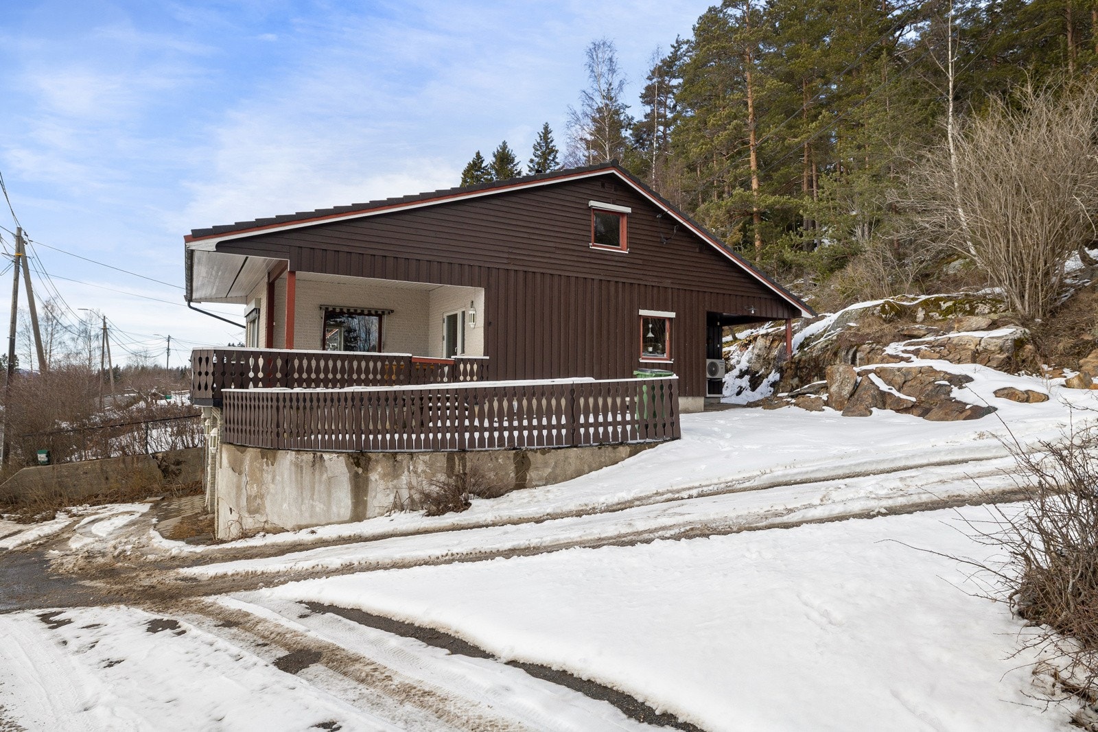 Biloppstillingsplasser i garasje og på egen grunn. Galleribilde