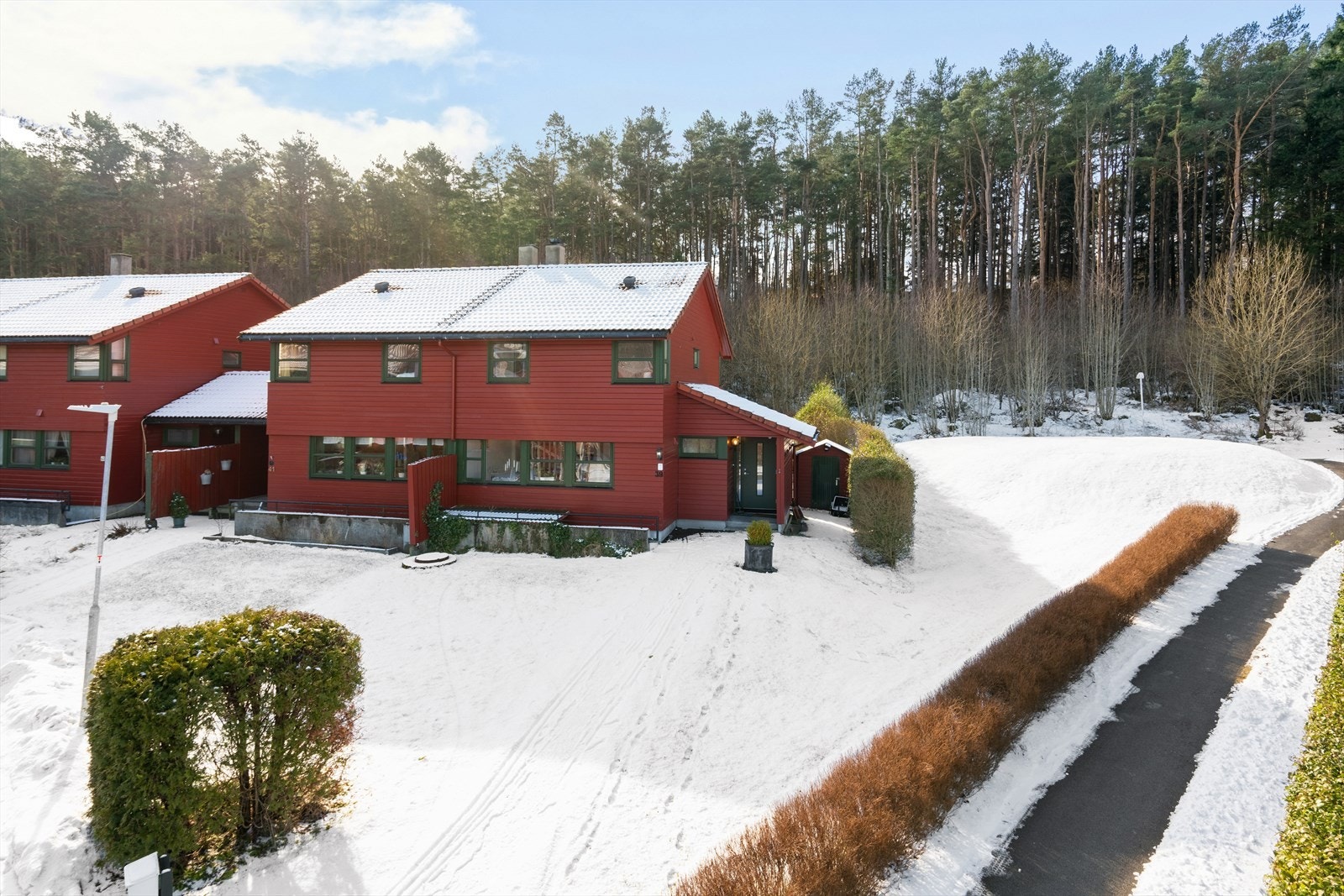 Denne innholdsrike andelsboligen går over tre plan og har et totalt bruksareal på 153 kvm. Galleribilde