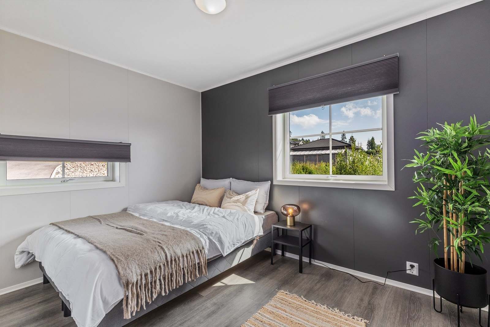 Det er fire gode soverom i hoveddelen. Galleribilde