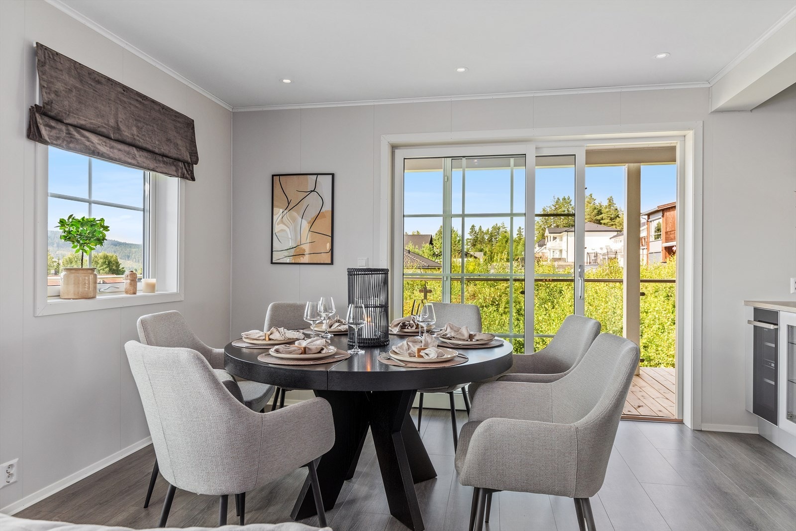 Spisestuedel av stuen. Galleribilde