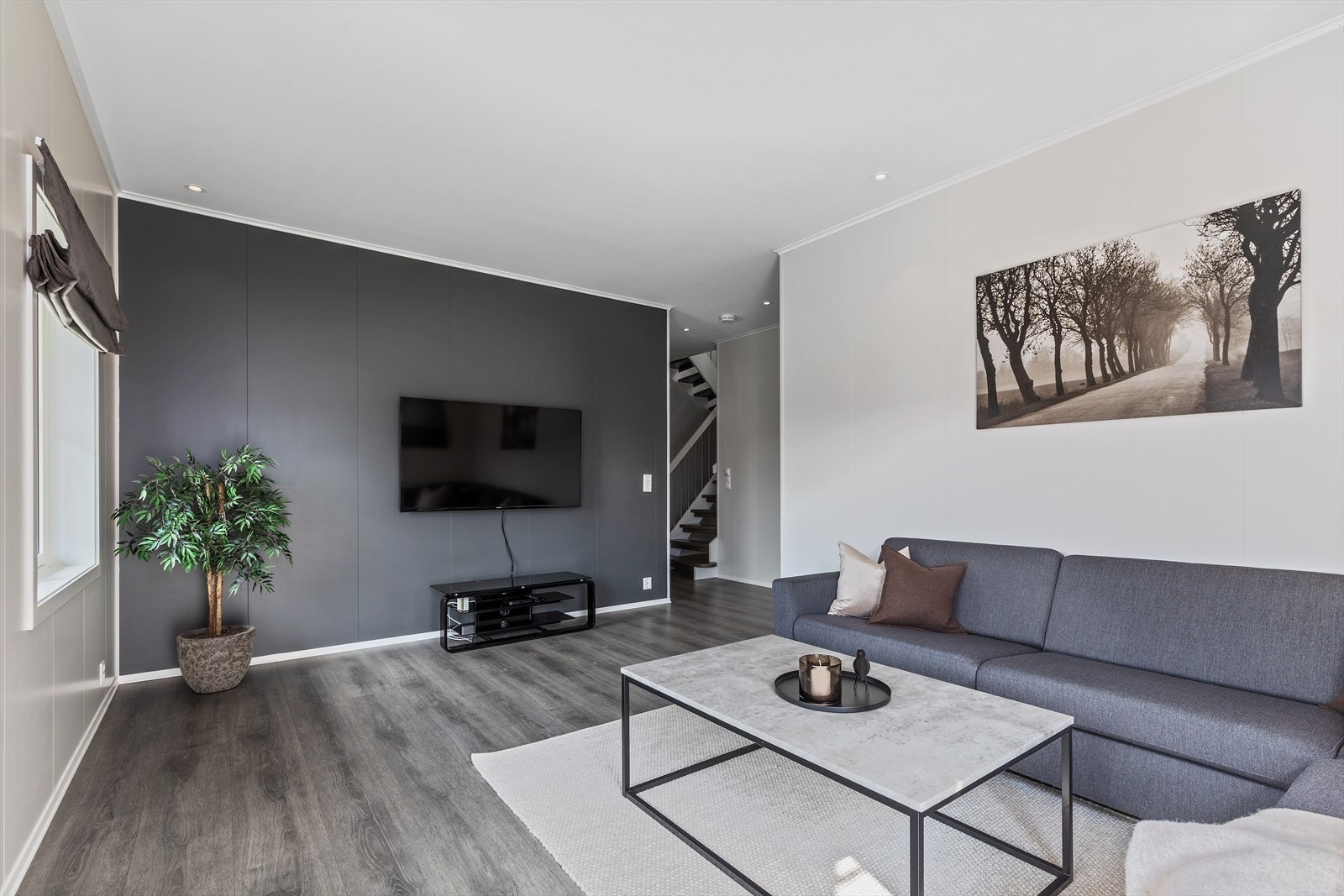 Med bad, to soverom og stue i underetasjen er det den perfekte løsningen for når ungene blir litt eldre. Galleribilde