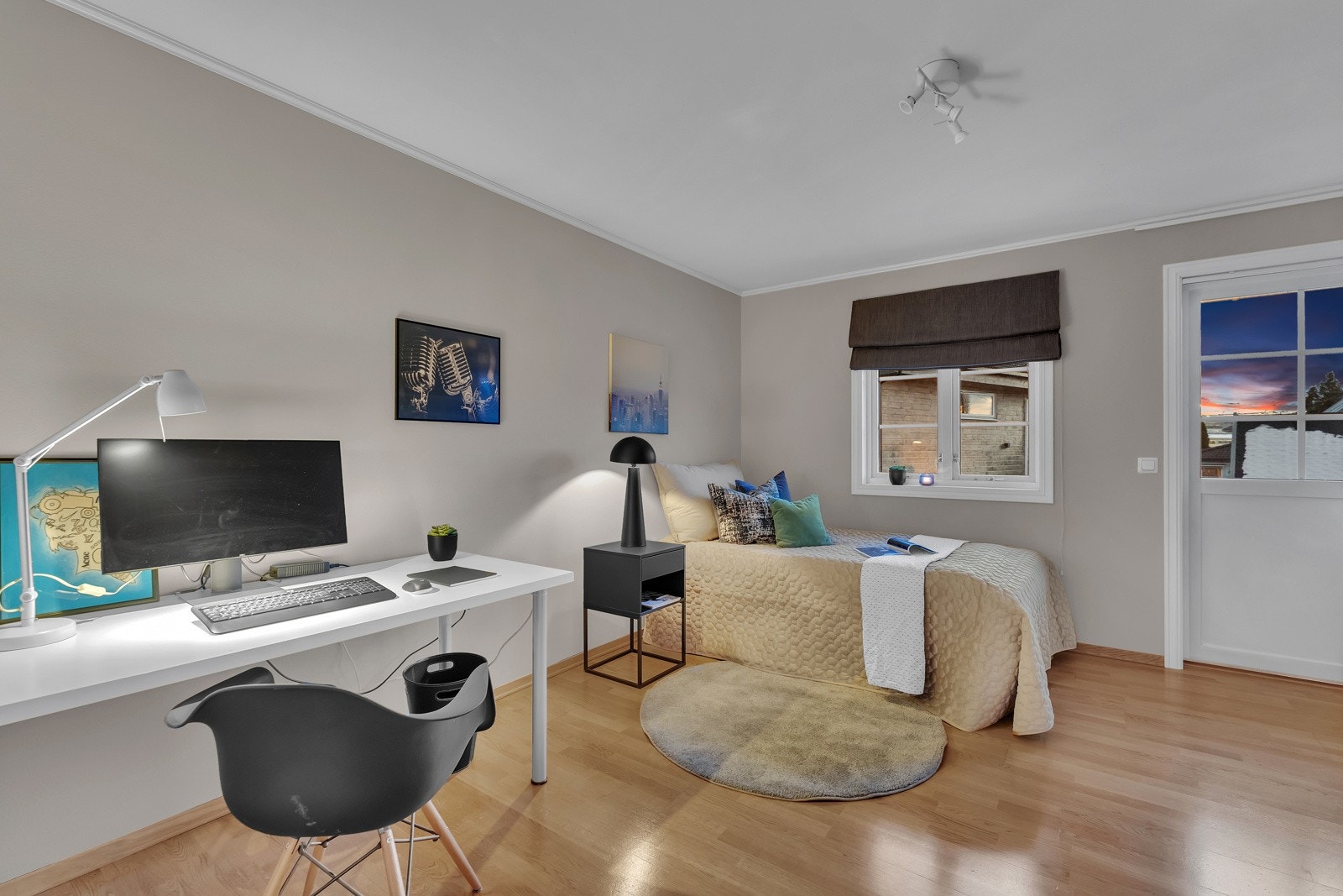 Soverom 1 og 3 har begge adkomst til en balkong på 6 Kvm. Galleribilde