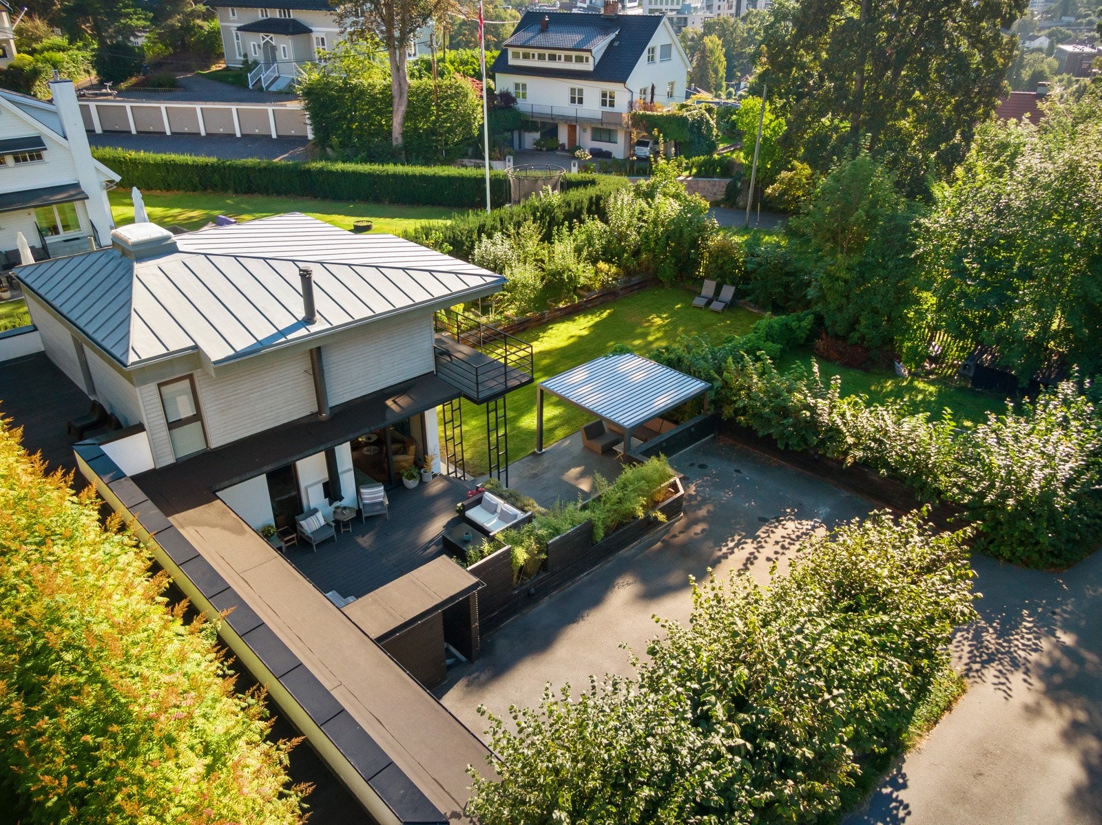 Her bor man i barnevennlige, rolige og trygge omgivelser med umiddelbar nærhet til alt man trenger i hverdagen. Galleribilde