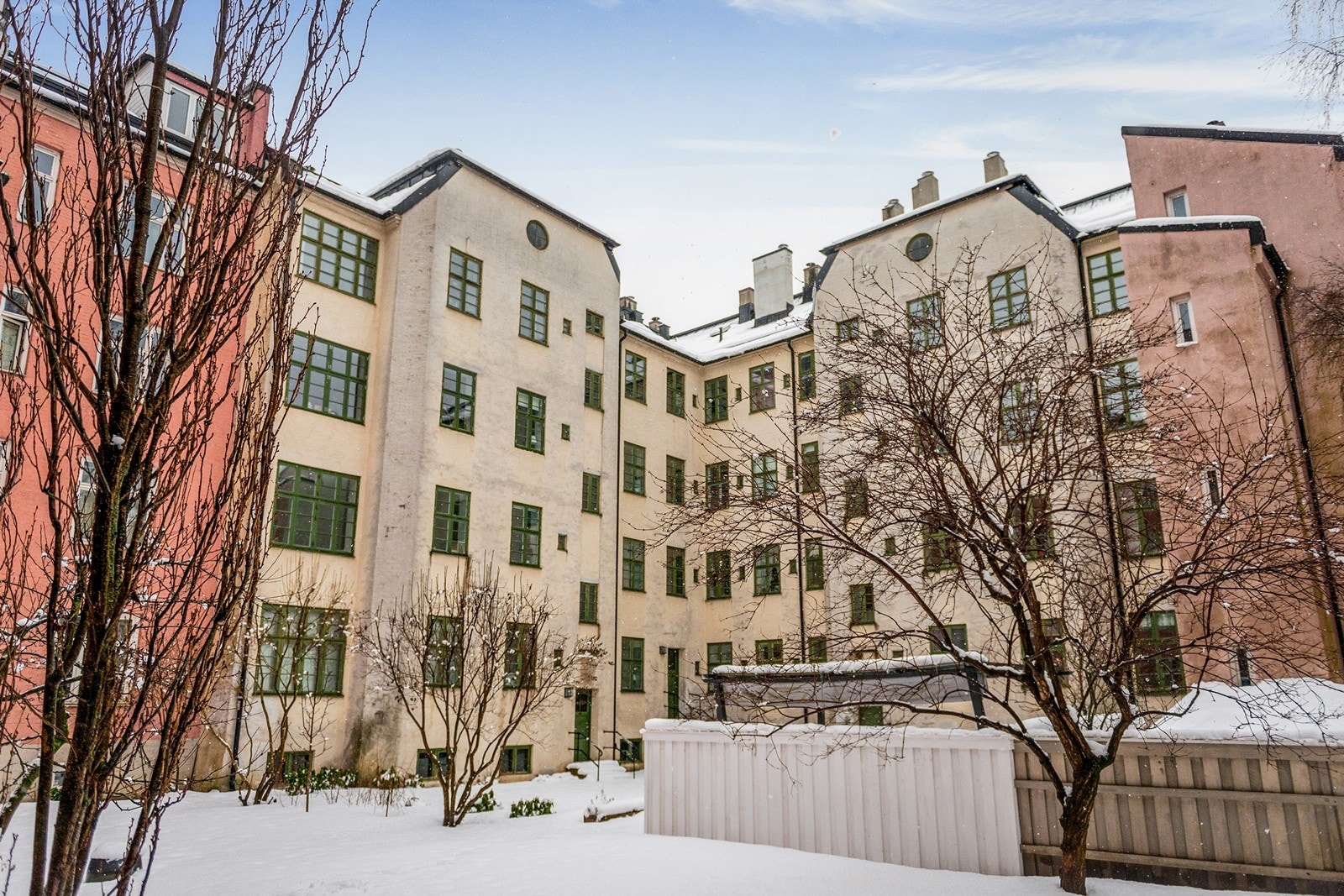 Fasade sett fra bakgård Galleribilde
