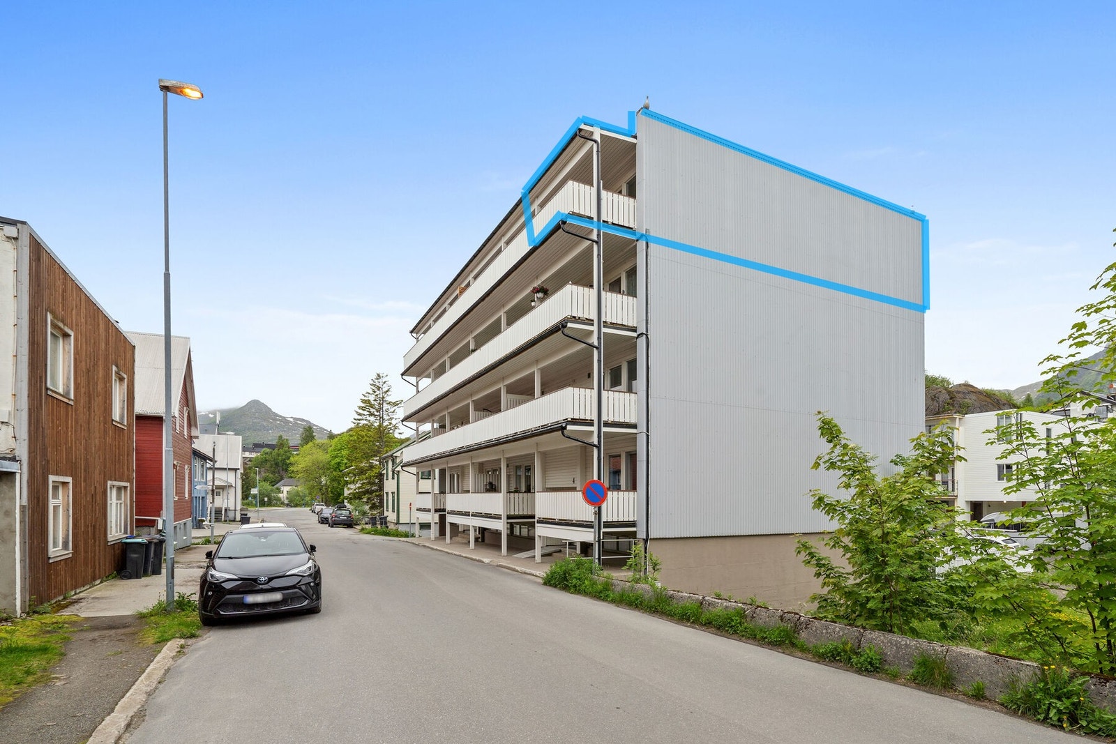 Leiligheten ligger her i 4.etg - er gjennomgående med balkong og veranda. Galleribilde