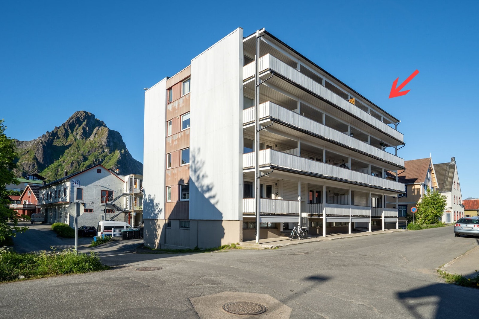 EiendomsMegler 1 har gleden av å presentere denne sentrumsnære leiligheten i Svolvær Galleribilde