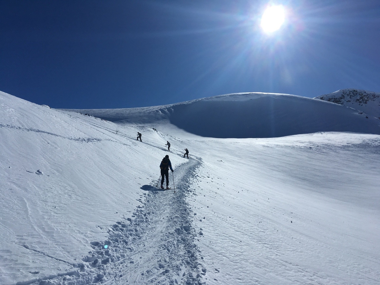 på vei til Fossfjellet, en populær påsketur Galleribilde