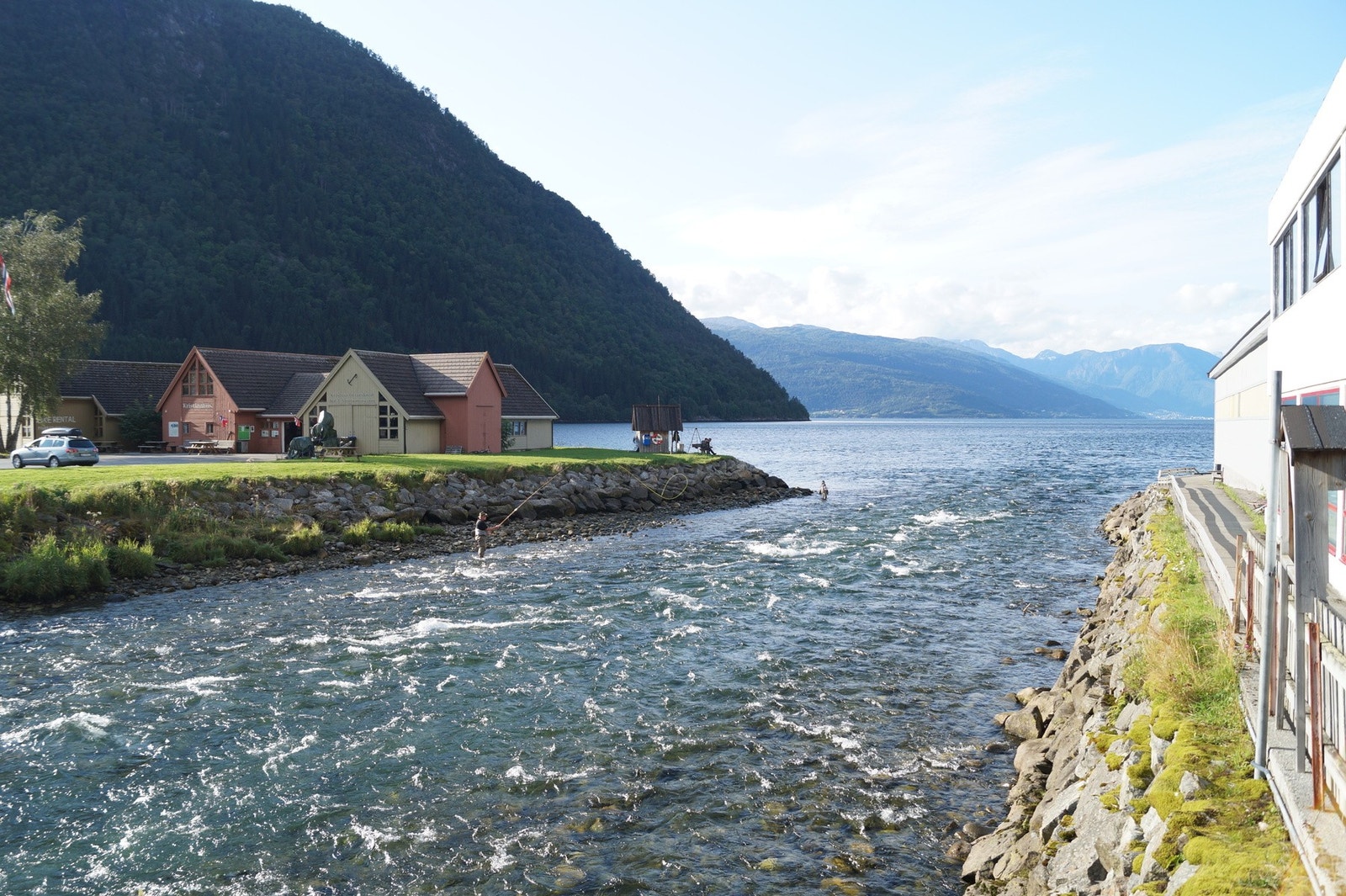 Fiskeelva VIkja, renner ut i Vikøyri. Mulighet for laksefiske Galleribilde