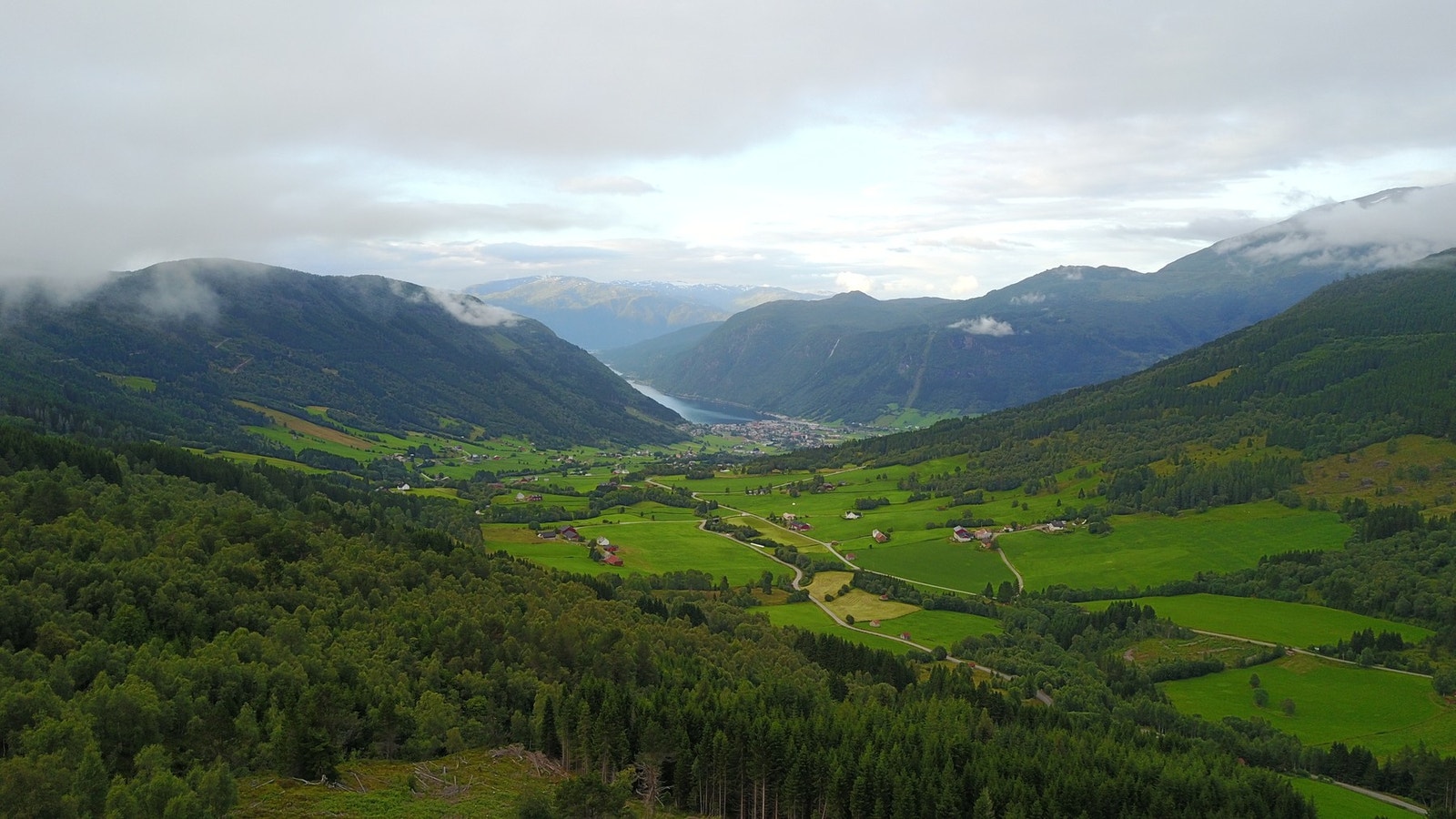Nydelig vestlands-landskap Galleribilde