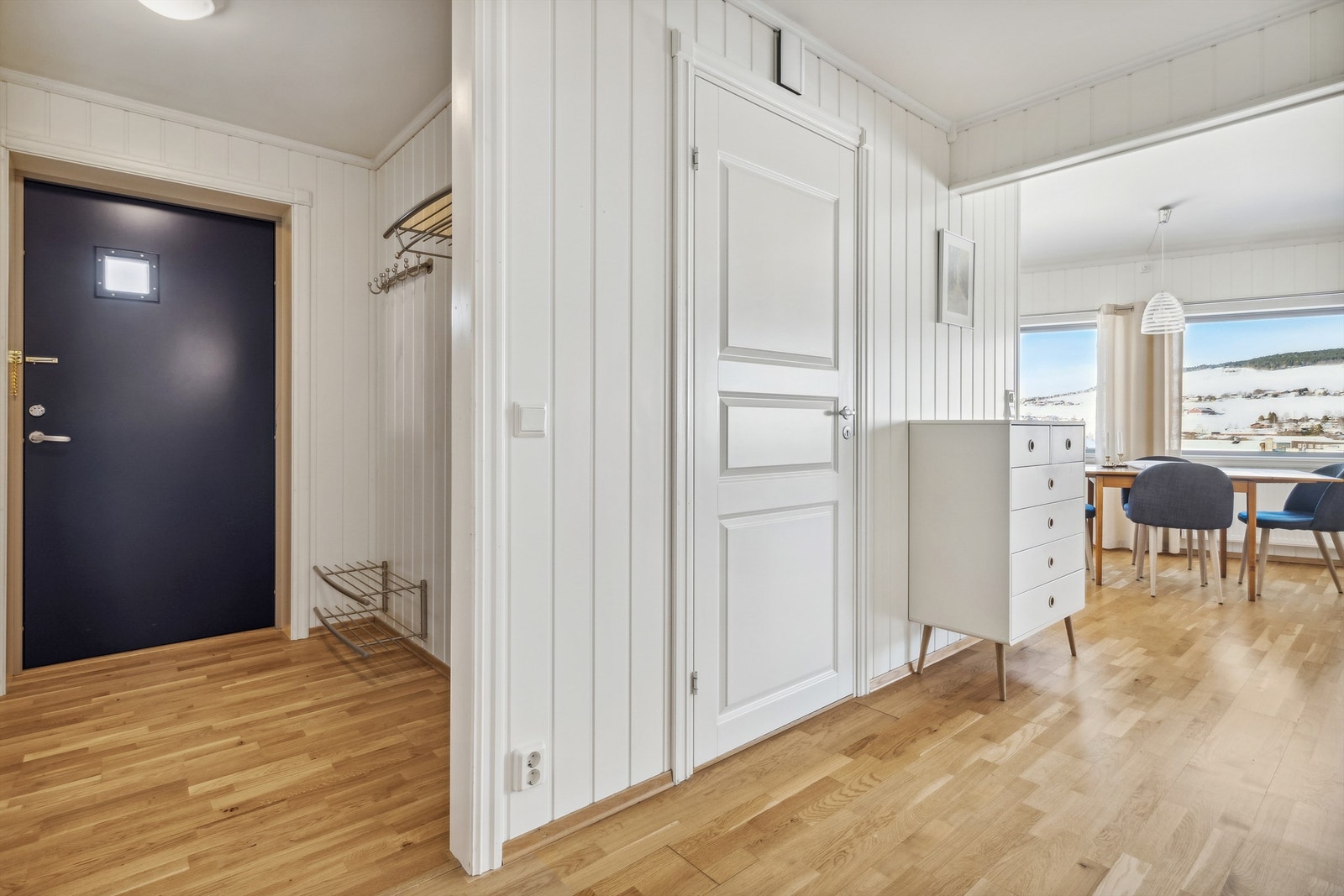 Åpen løsning inn mot stuen Galleribilde