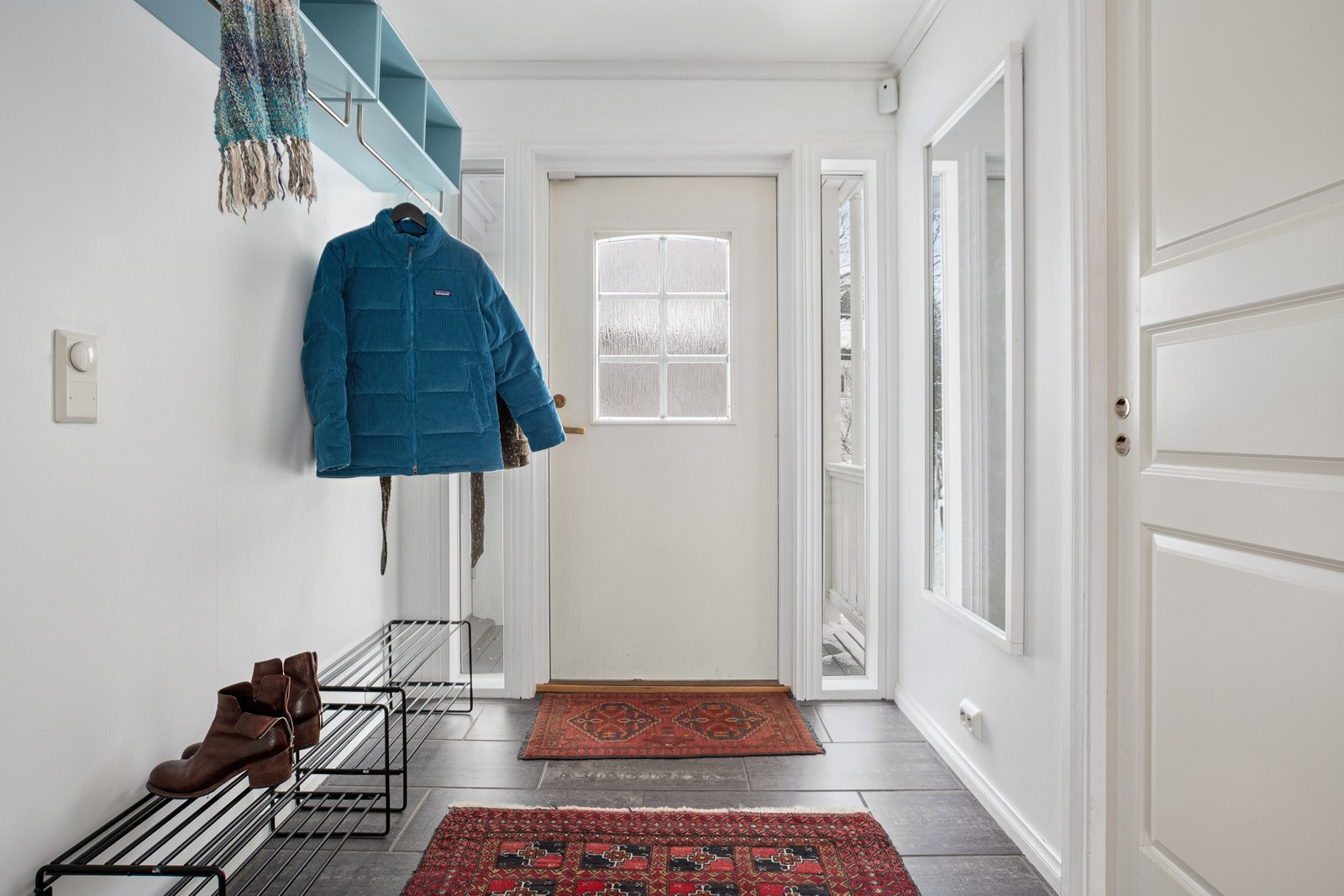 Velkommen inn! Her kommer du inn i en lys og delikat entré
