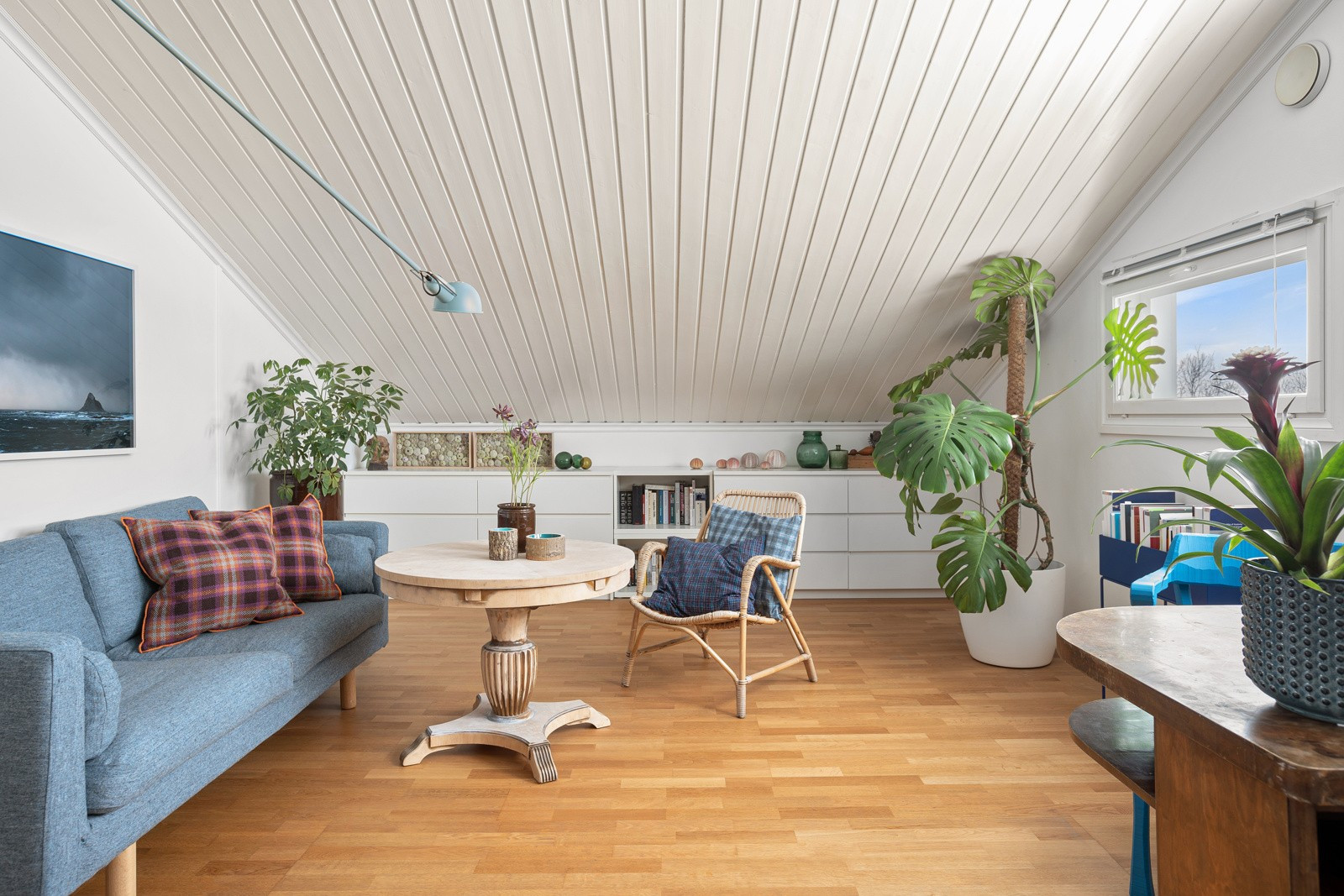 Her kan man trekke seg tilbake for å slappe av i den hyggelige loftstuen