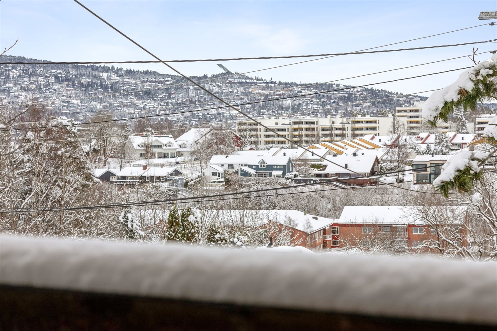 Utsikt mot Holmenkollen i øst. Galleribilde