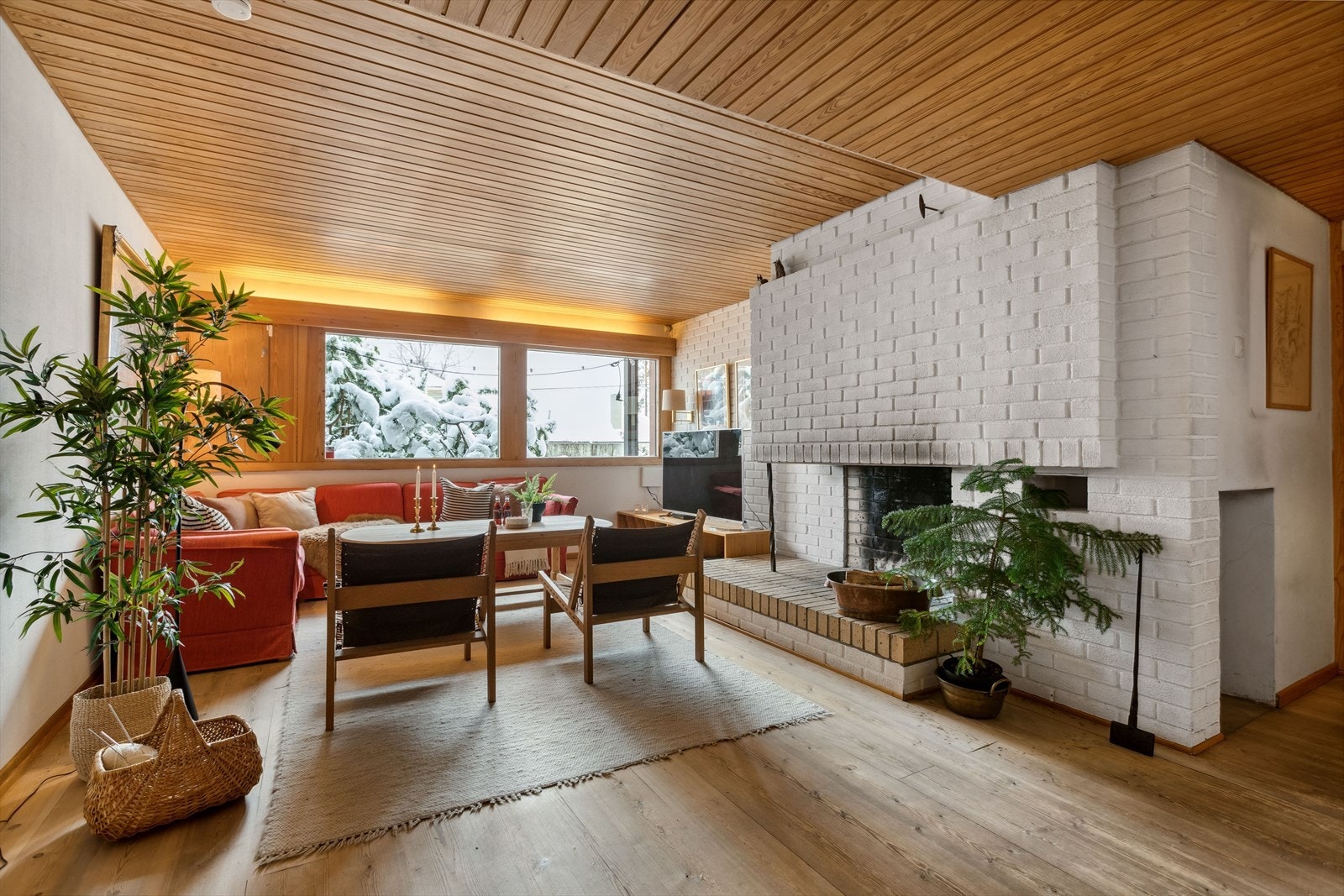 Koselig peisestue/TV-stue Galleribilde