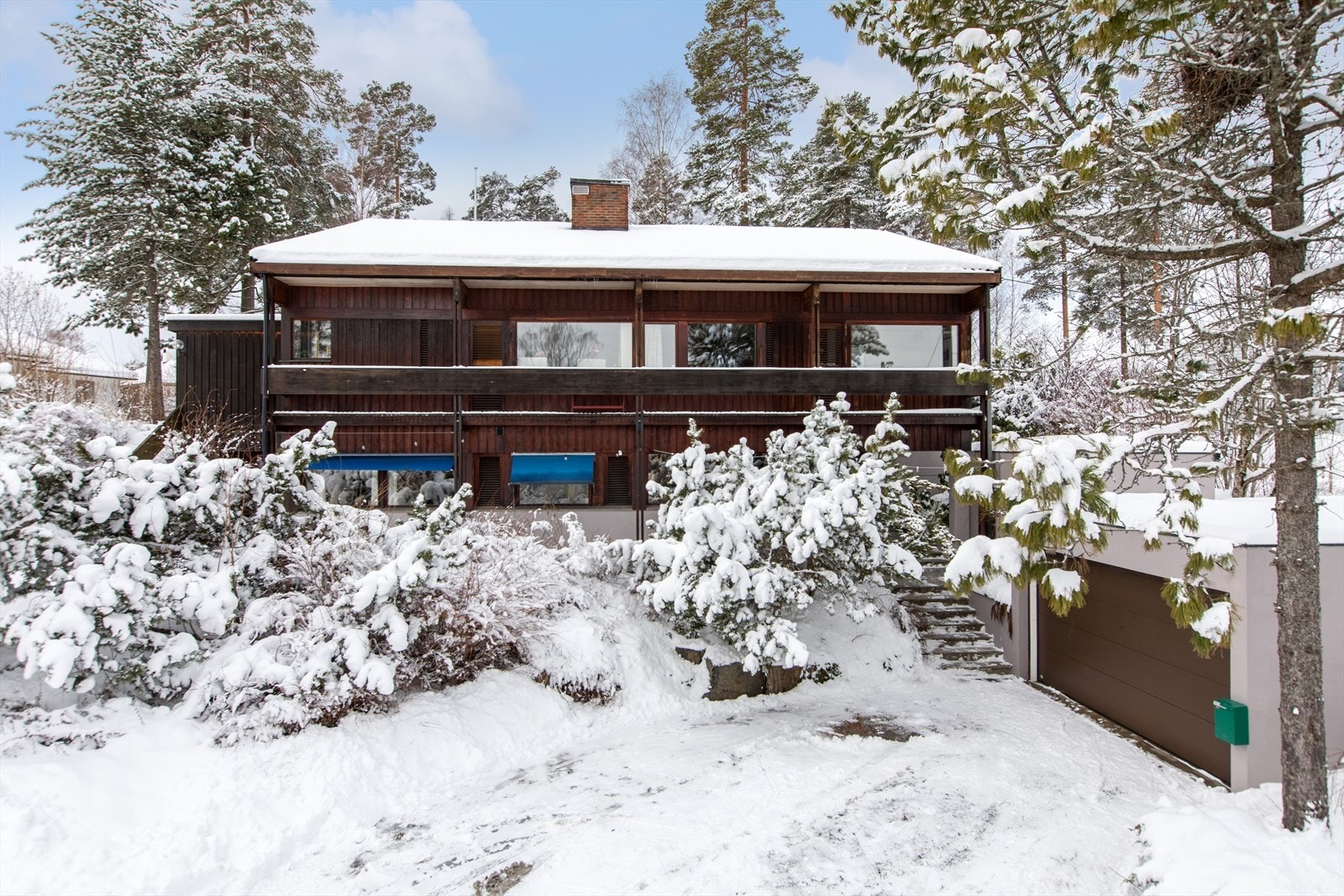 Eiendommen har en attraktiv beliggenhet i et veletablert og barnevennlig boligområde. Galleribilde