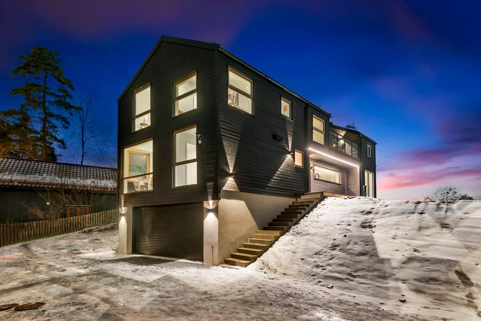 Midgarveien 16A er en sjelden anleding i et etterspurt og attraktivt boligområde på Jar. Galleribilde