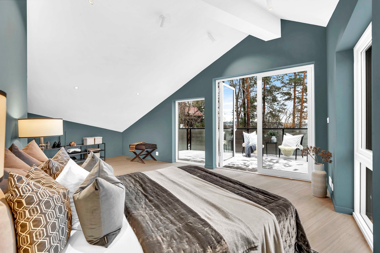 Master bedroom/soverom 1 Galleribilde