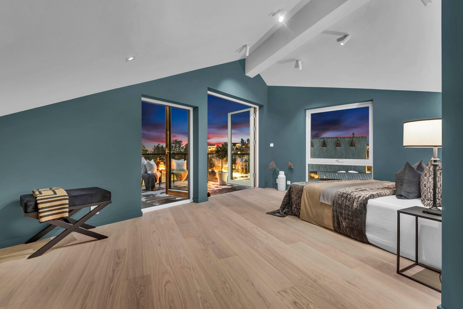 Master bedroom/soverom 1 Galleribilde