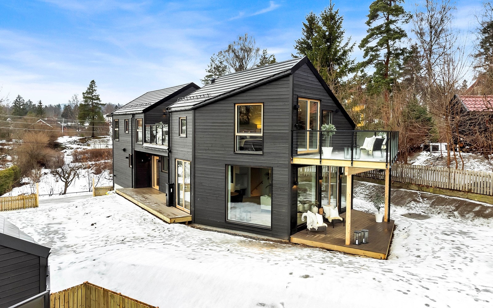 Velkommen til Midgarveien 16A, presentert av Edvard Chapsang v/EIE eiendomsmegling avd. Bærum. Galleribilde