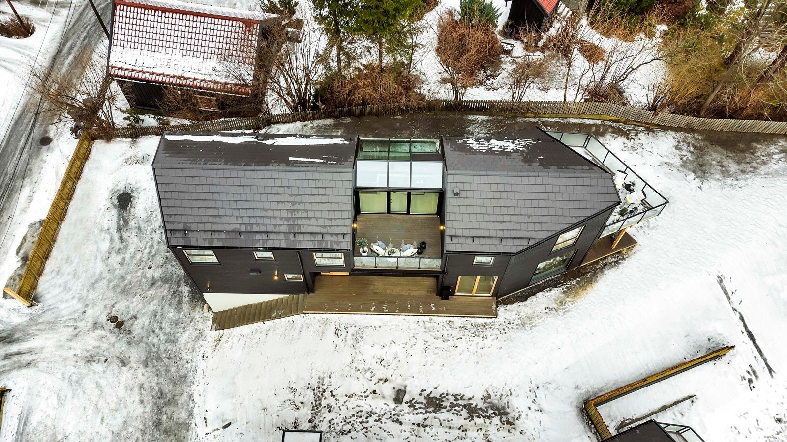 Boligen har flere flotte særpreg. Her sett ovenifra. Boligen vil få en flott opparbeidet tomt. Galleribilde