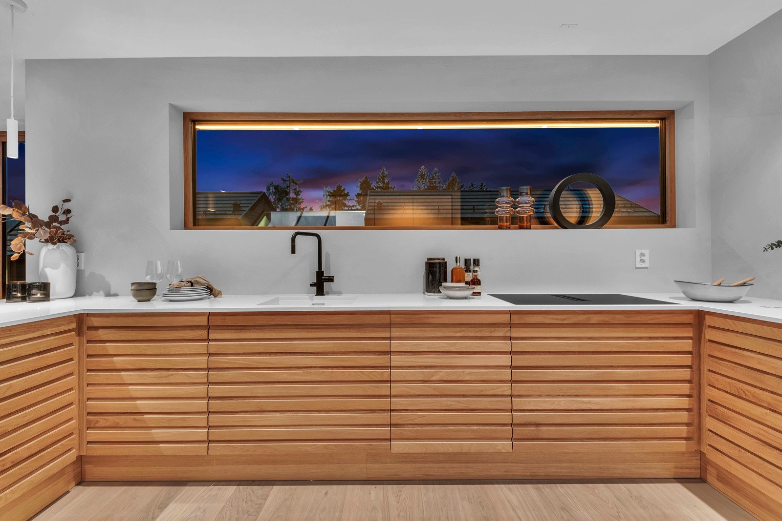 Kjøkkenet har et tidsriktig design. Galleribilde