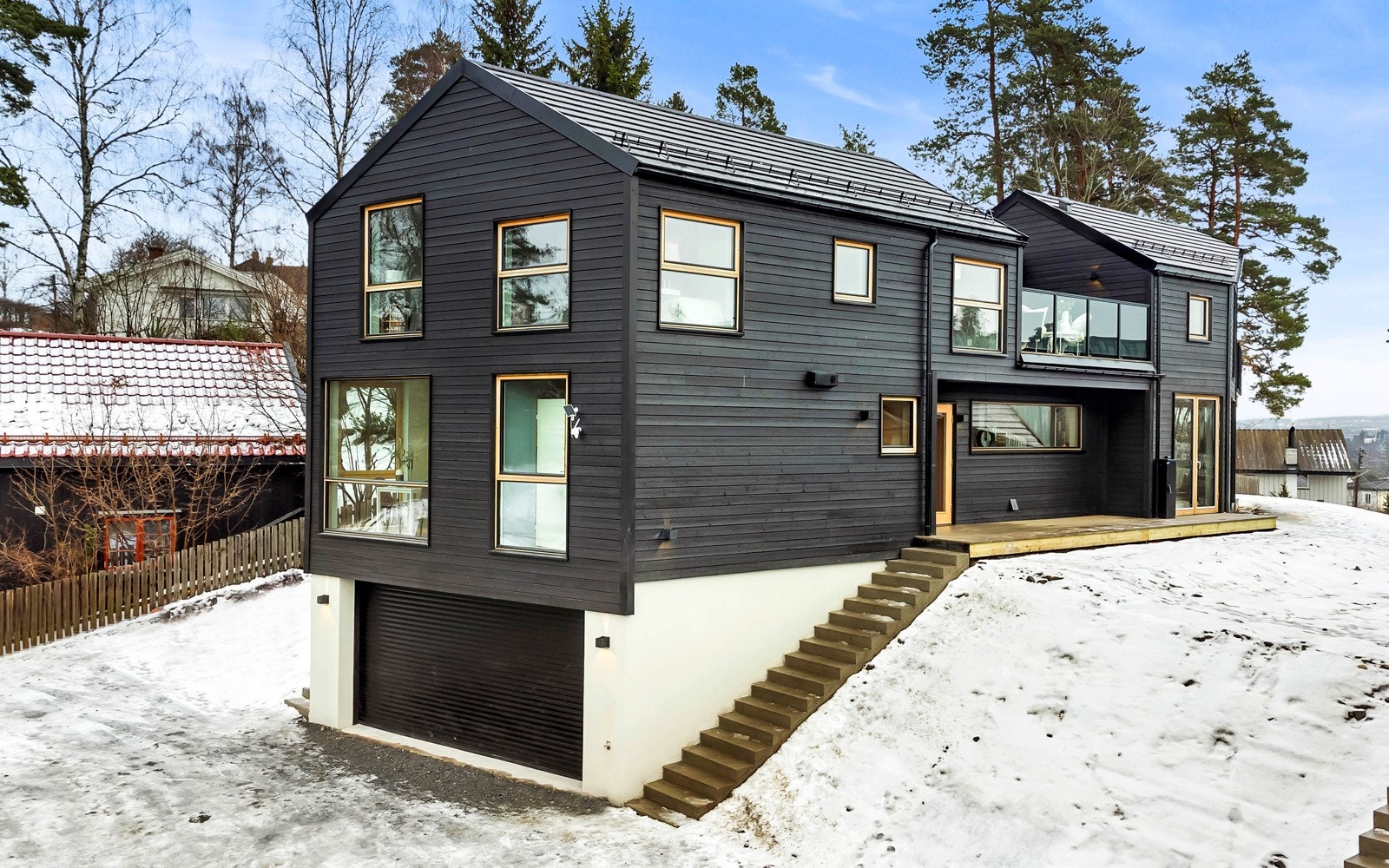 Boligen har gjennomtenkte og optimaliserte planløsninger tilpasset den typiske barnefamilien. Galleribilde