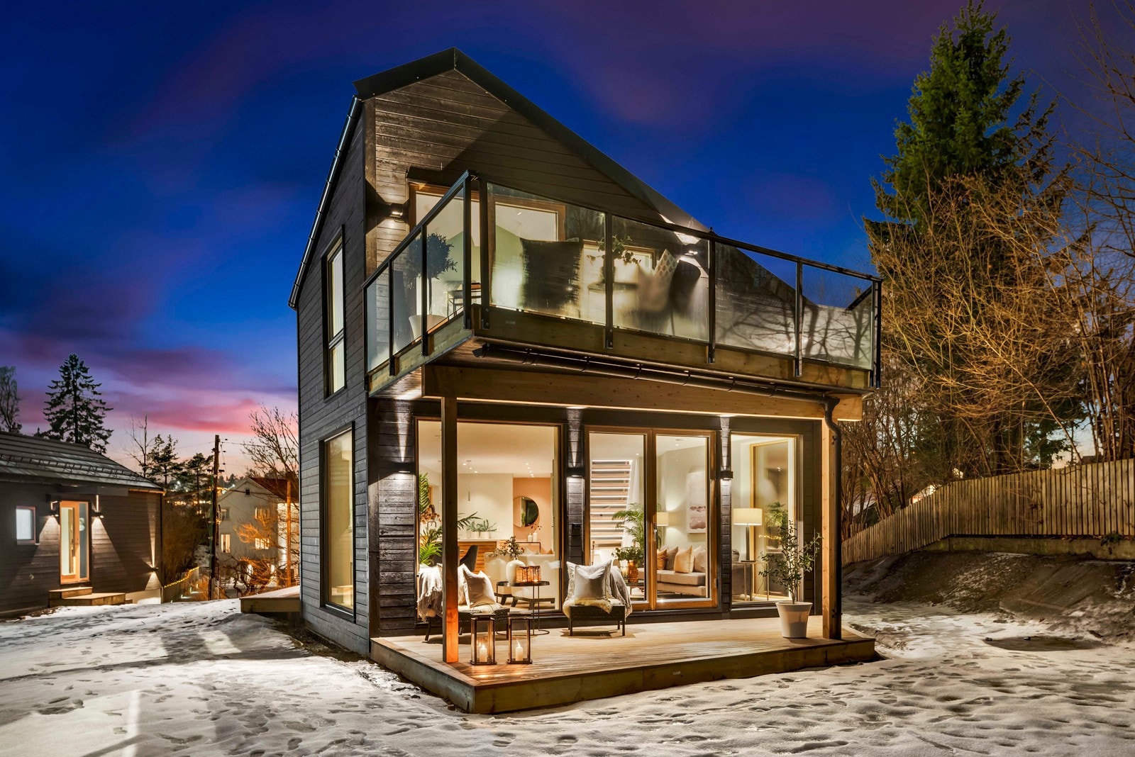 Husets utforming er tilpasset tomten på en svært god måte. Her er ingenting overlatt til tilfeldighetene! Galleribilde