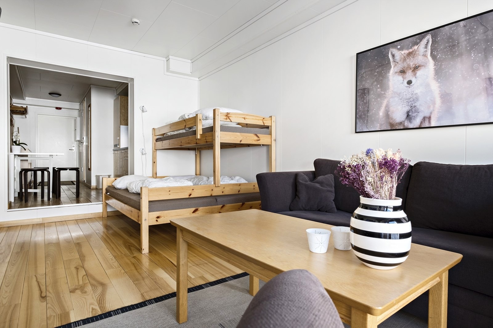 Leiligheten selges med møbler og inventar Galleribilde