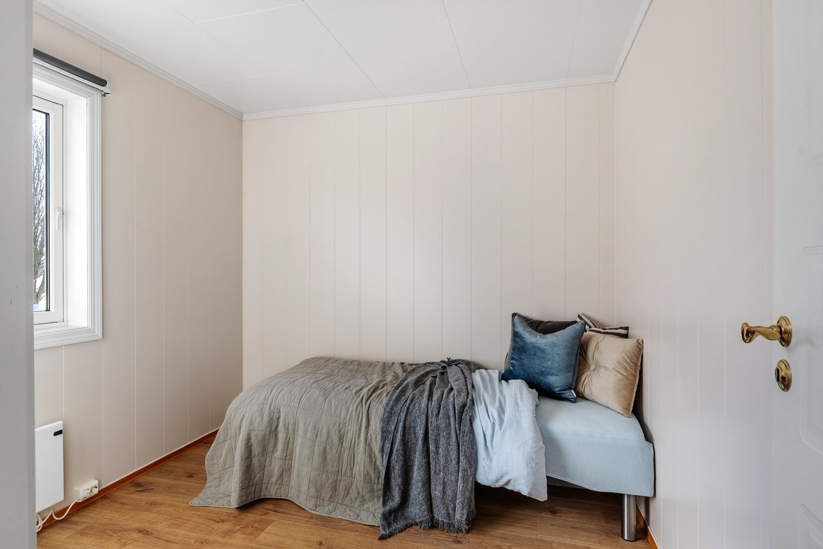Soverom 2 plass til seng og tilhørende møblement, eller brukes som kontor. Galleribilde