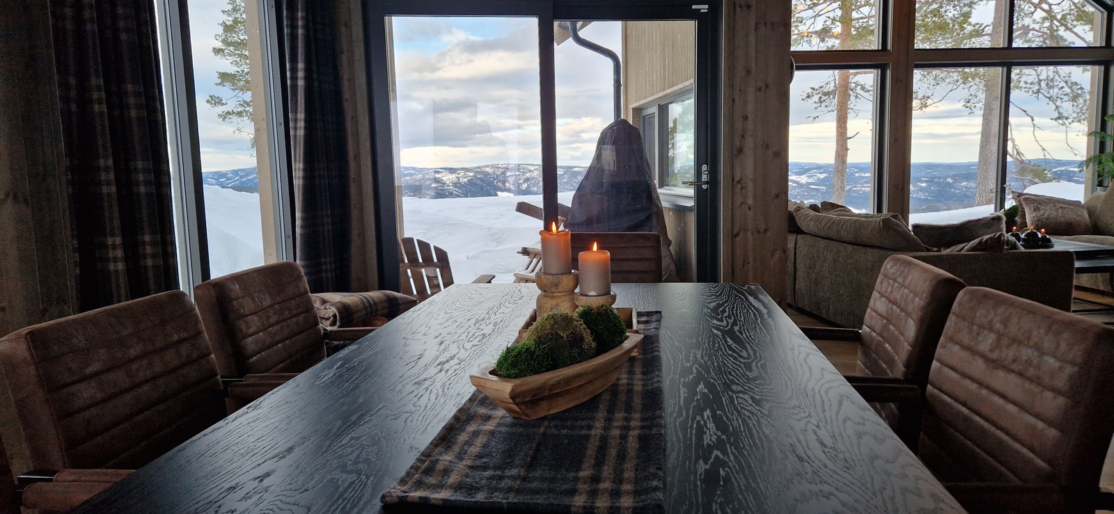 Plass til mange i spisestua. Galleribilde