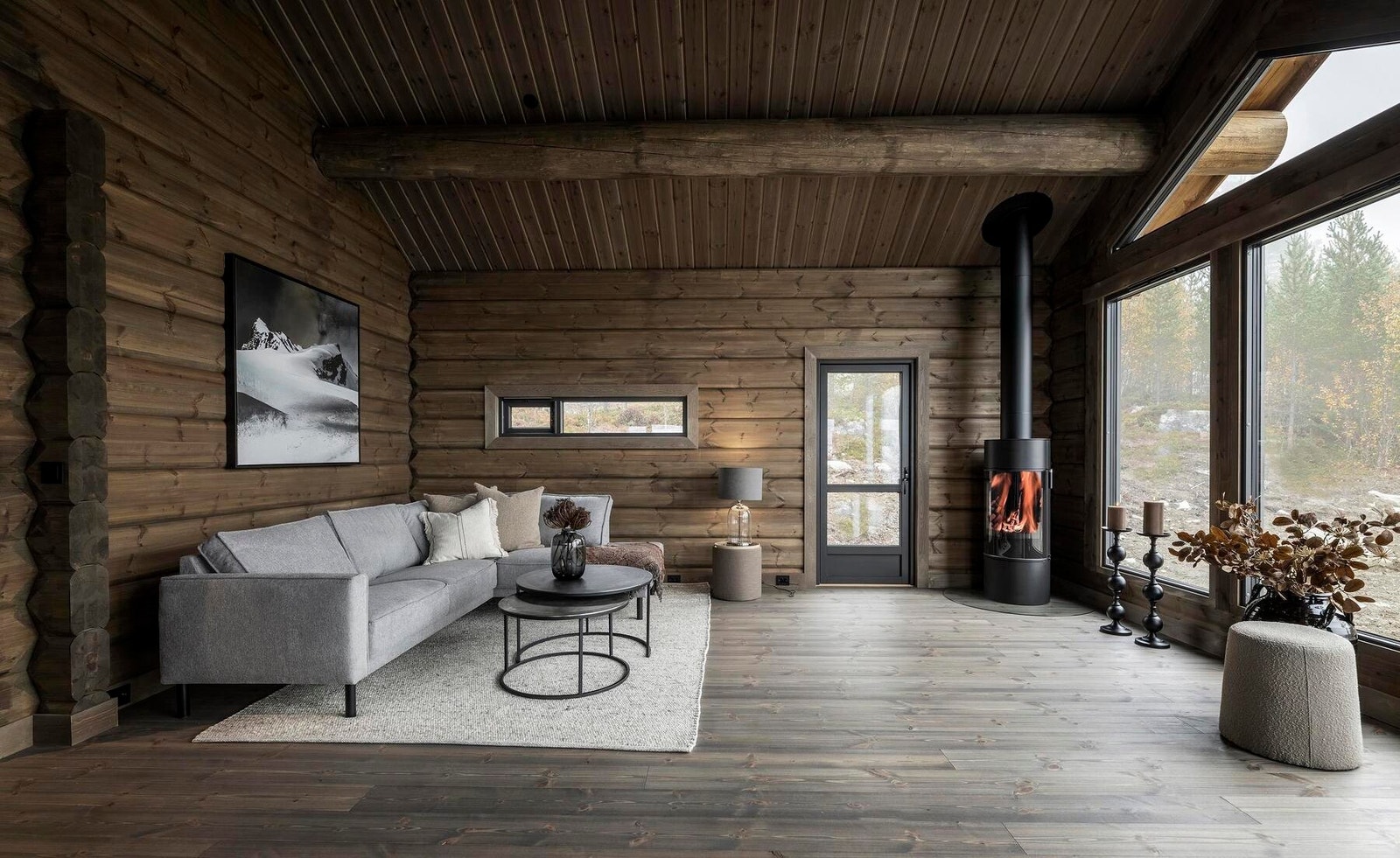 Peisovn av typen Scan 84-1 modern er innstallert i stuedelen. Galleribilde