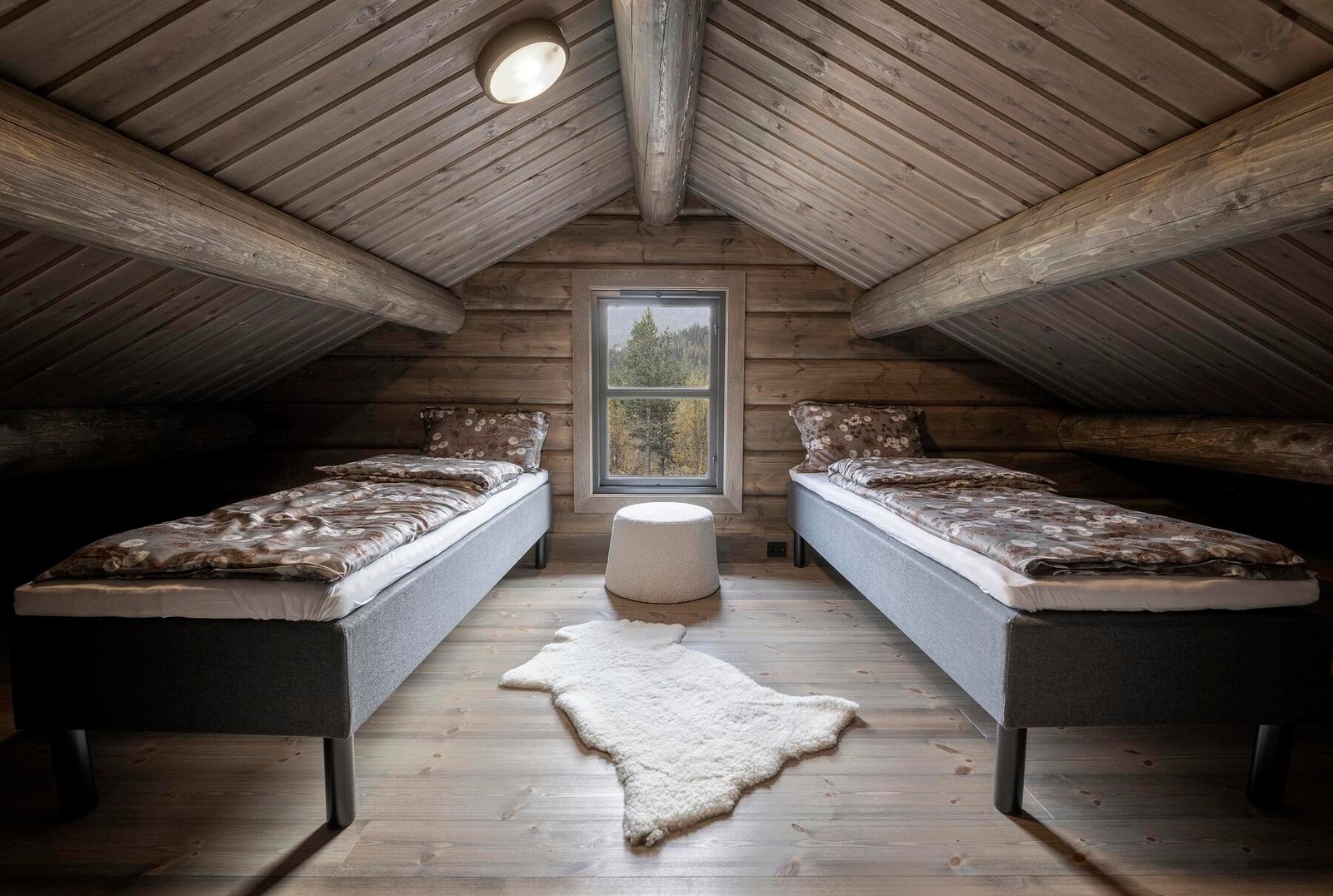 Hemsrom er innredet med to mulige soveplasser Galleribilde