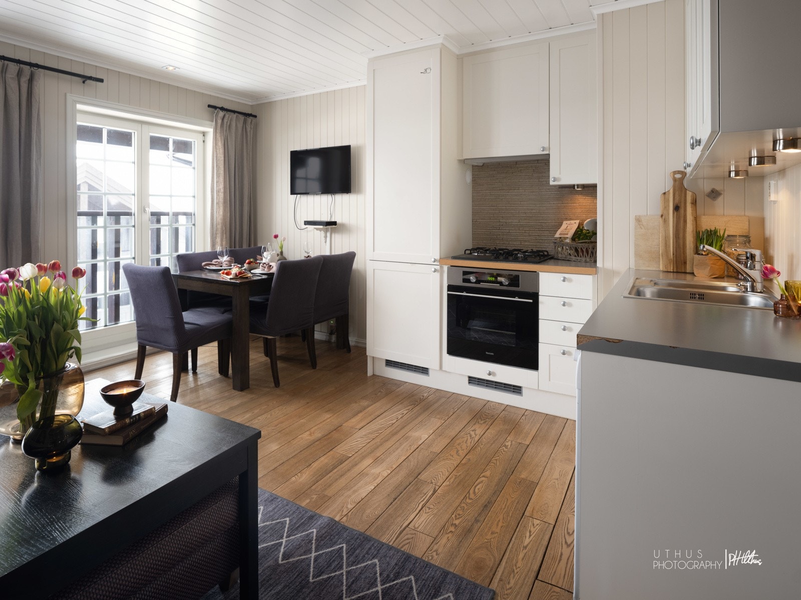 Plass til spisebord / Bildene er fra naboleiligheten som er tilsvarende, men speilvendt. Avvik vil forekomme Galleribilde