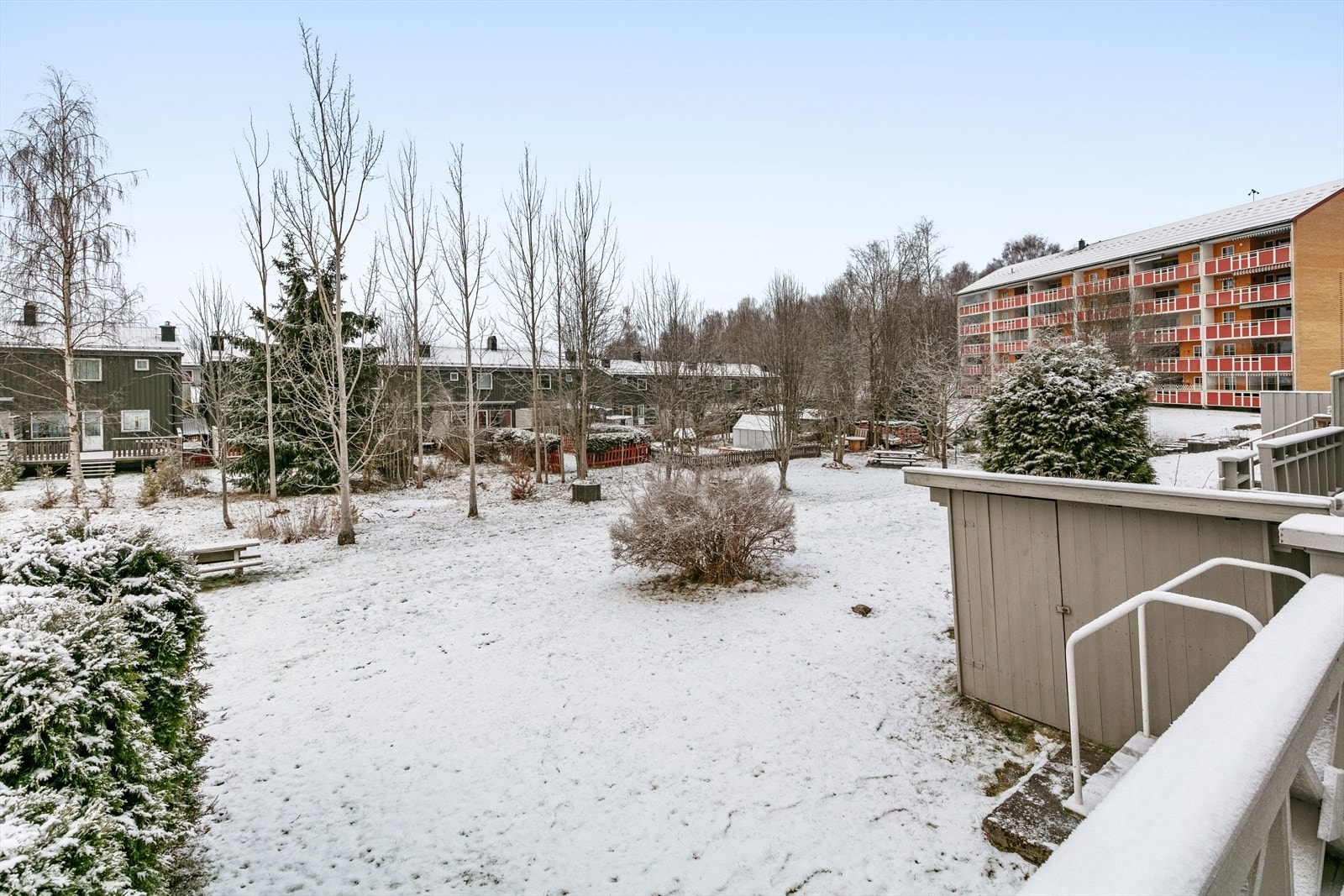 Nedenfor terrassen er det solrikt hageareal. Galleribilde