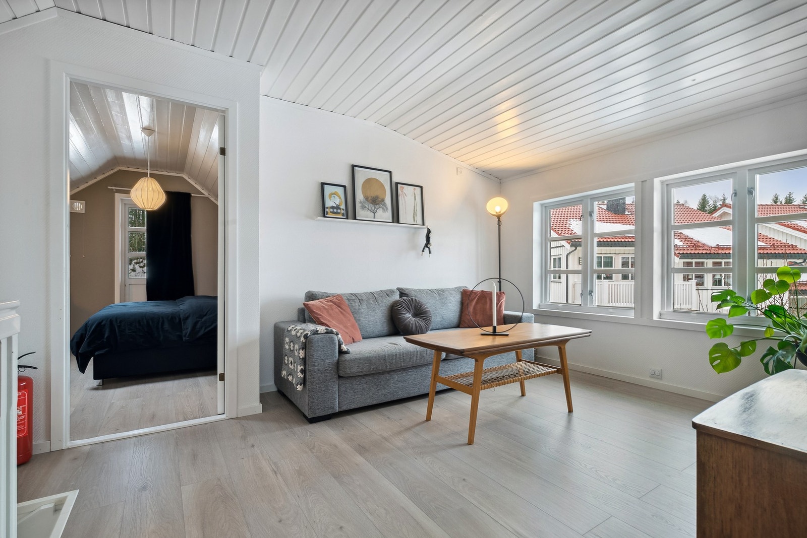 I 2. etasje er det to soverom. Det er lagt nye gulv også i 2. etasje Galleribilde