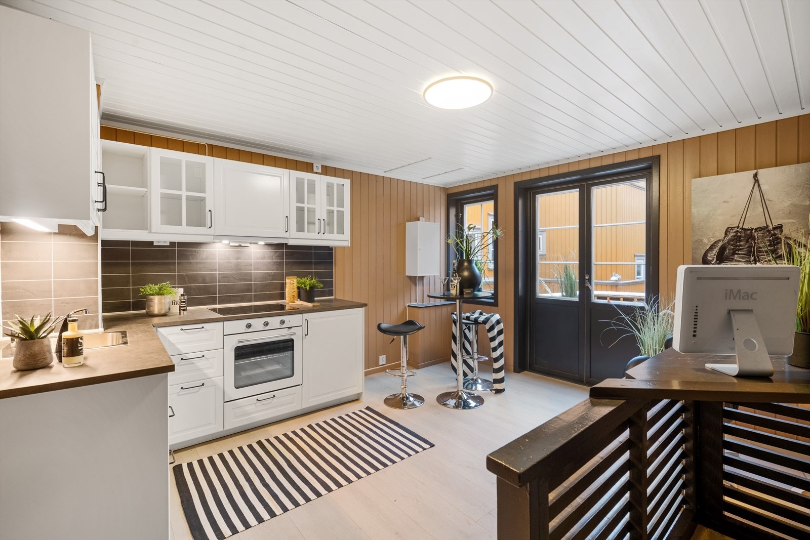 Nordvik har gleden av å presentere Kong Sverres gate 1 og denne stilfull og nyoppussede eierleiligheten m/bl.a. en unik og kul planløsning, balkong og en svært sentral og attraktiv beliggenhet i Tønsberg sentrum. Galleribilde