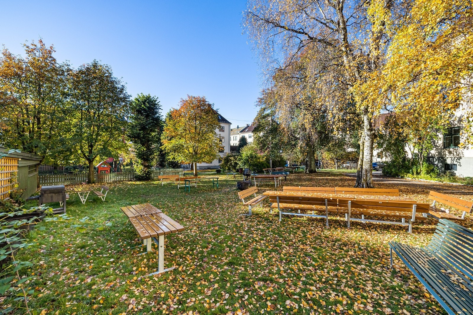 Italiagården har et fantastisk gårdsrom med hage, sittegrupper, benker, m.m. til disposisjon for beboerne. Galleribilde