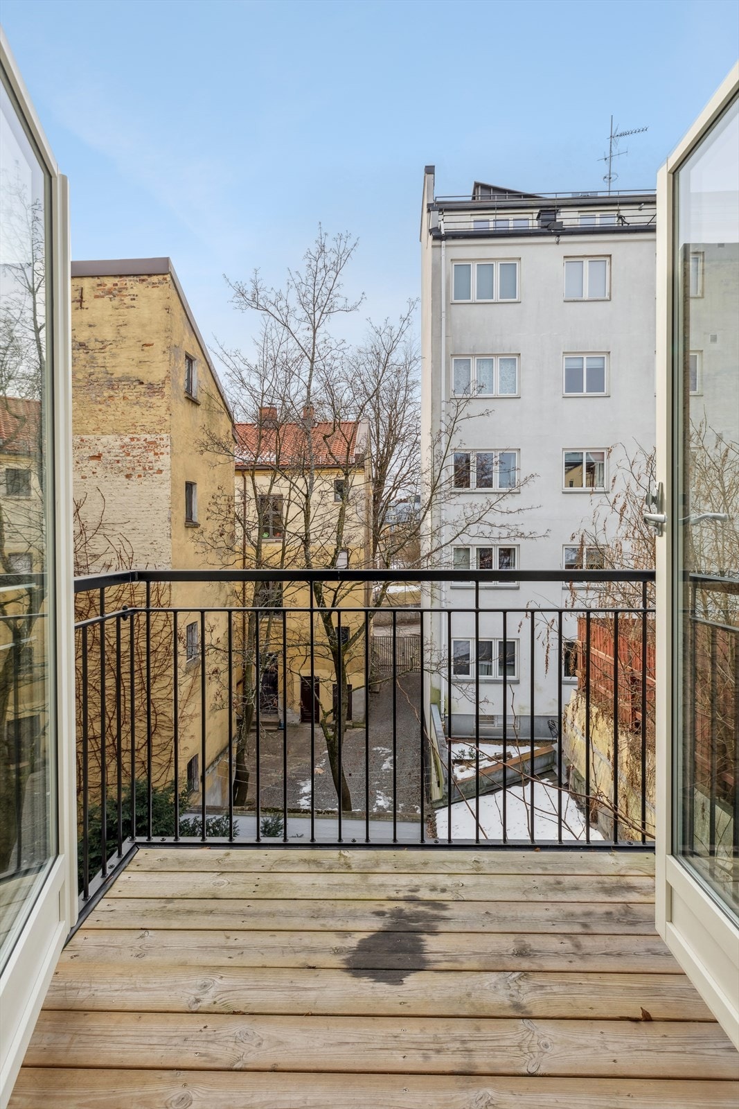 Fra kjøkkenet er det utgang til balkong på ca. 2 m². Galleribilde