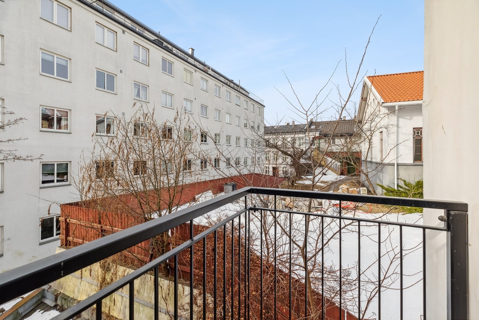 Balkongen er vestvendt med gode solforhold. Galleribilde