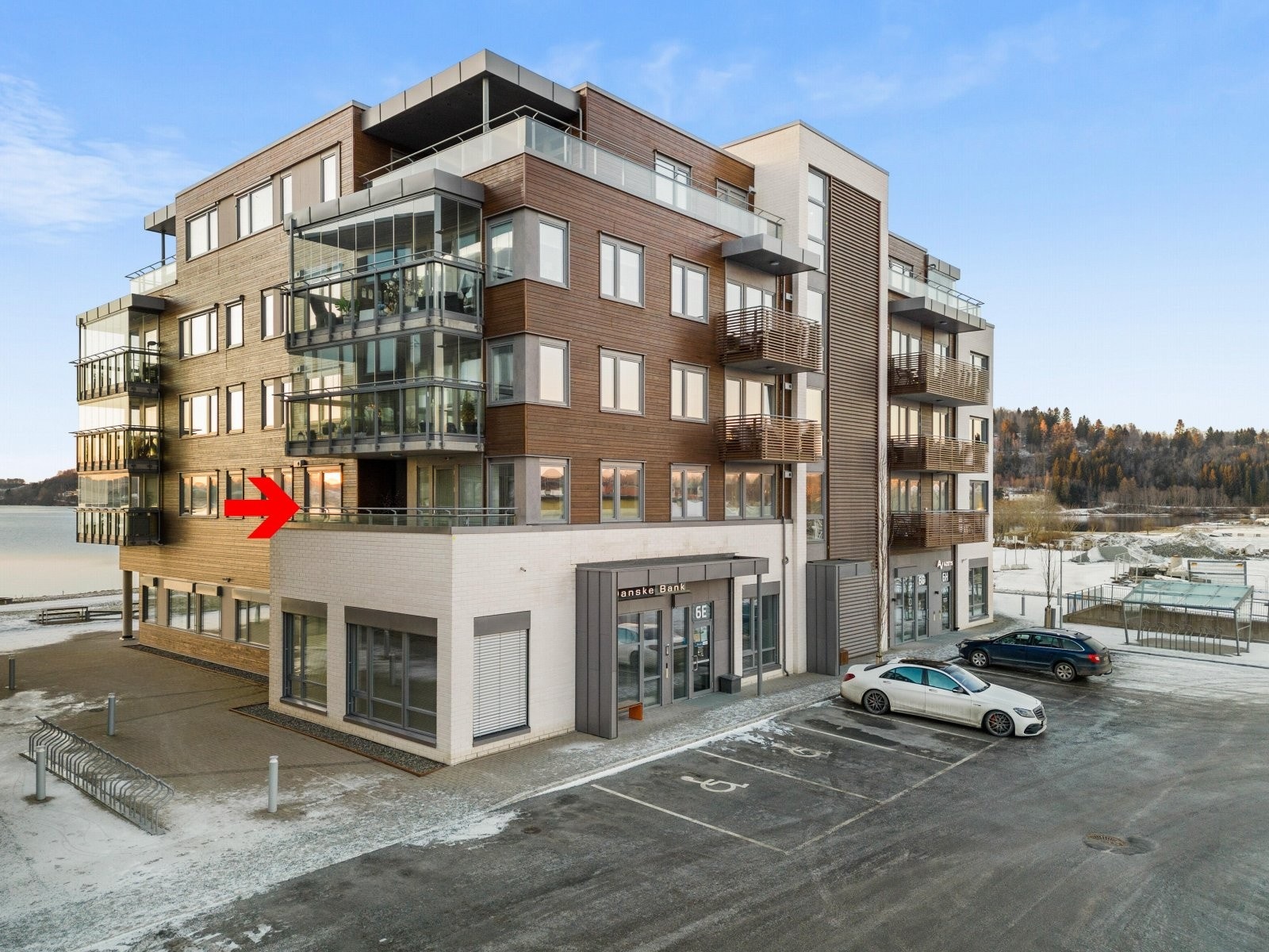 Hjørneleilighet med godt lysinnslipp! Galleribilde